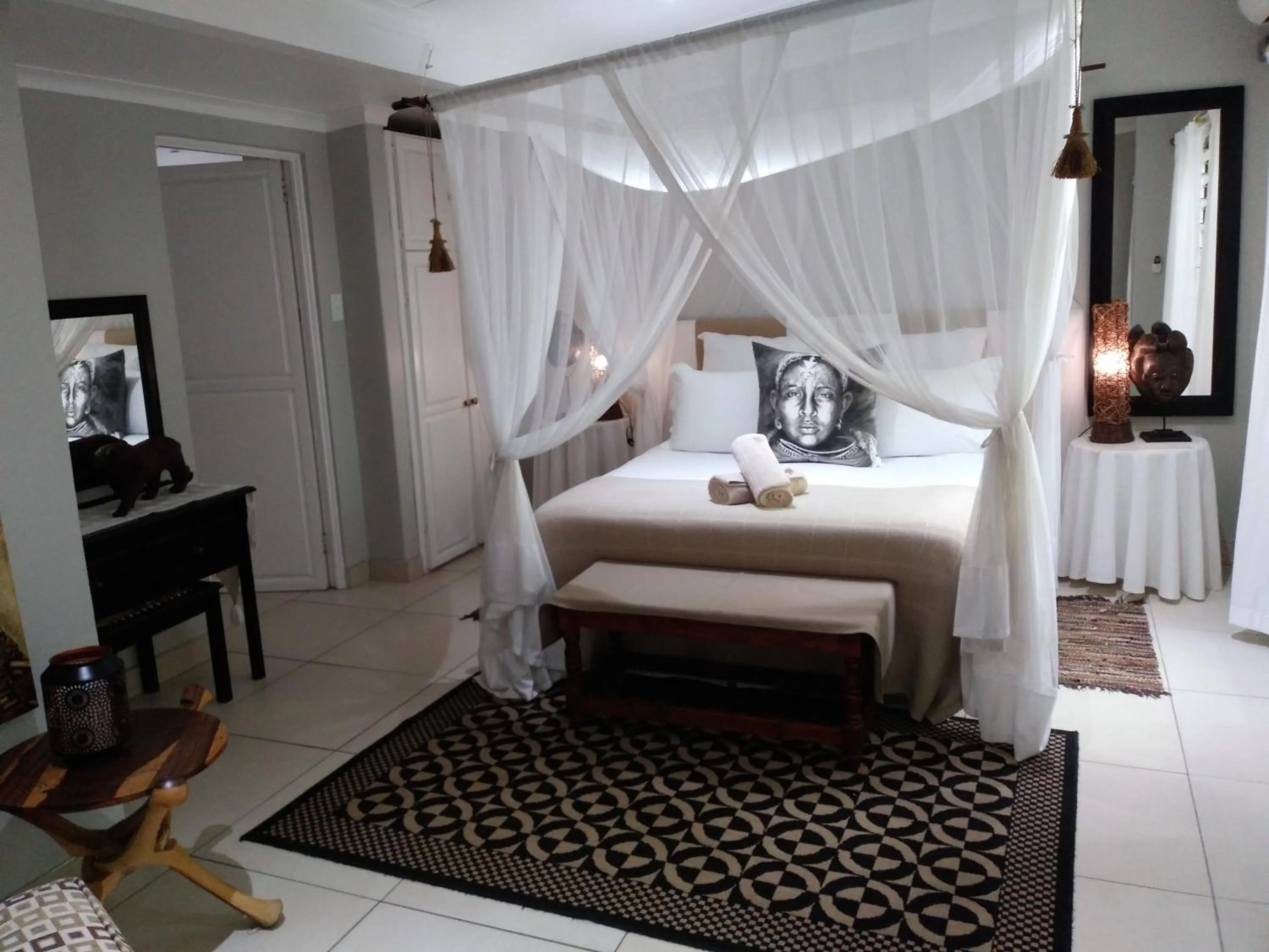 Decorative detail, Bed in St Lucia Kingfisher Lodge