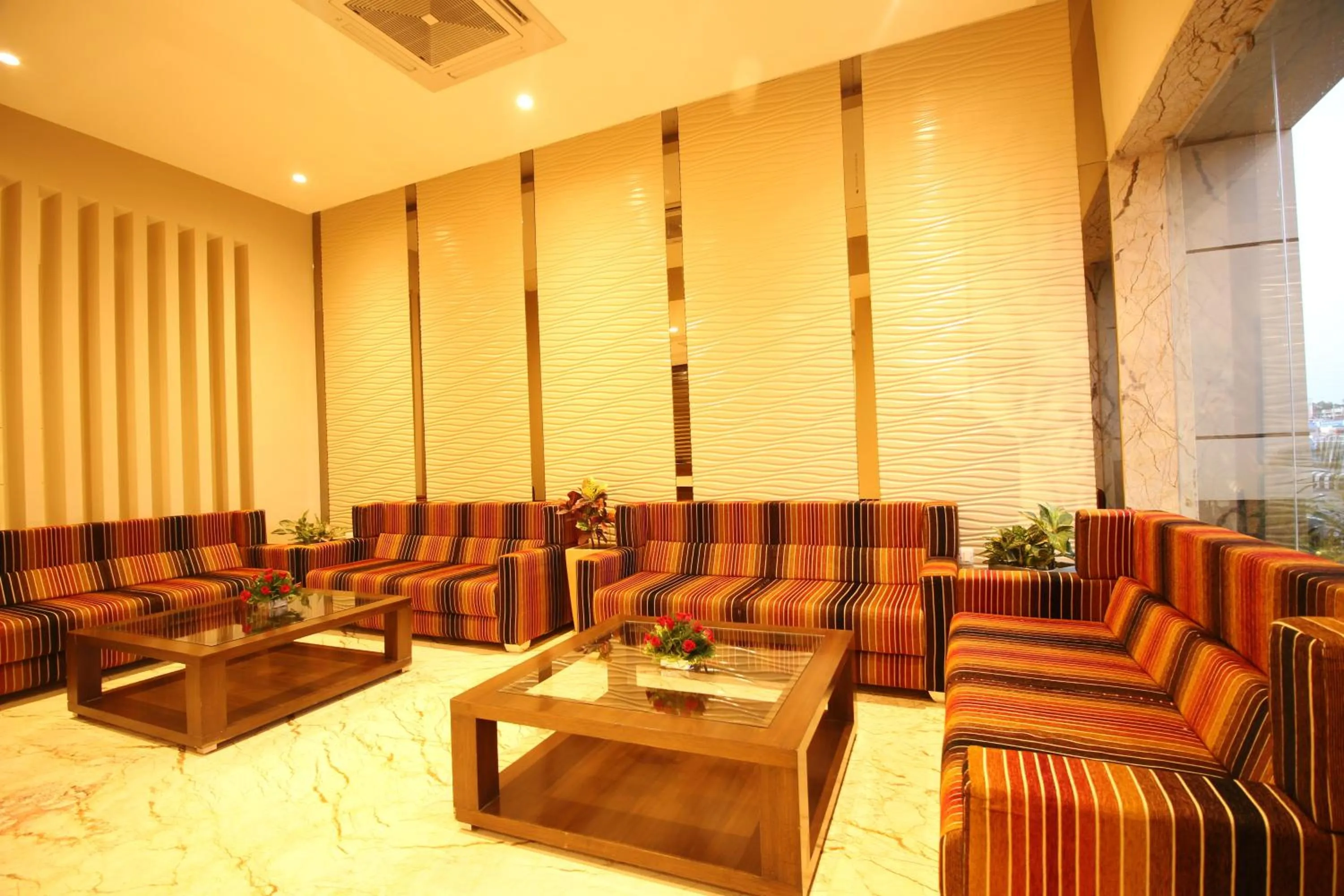 Lobby or reception in Hotel Le Roi Raipur at Raipur Railway Station
