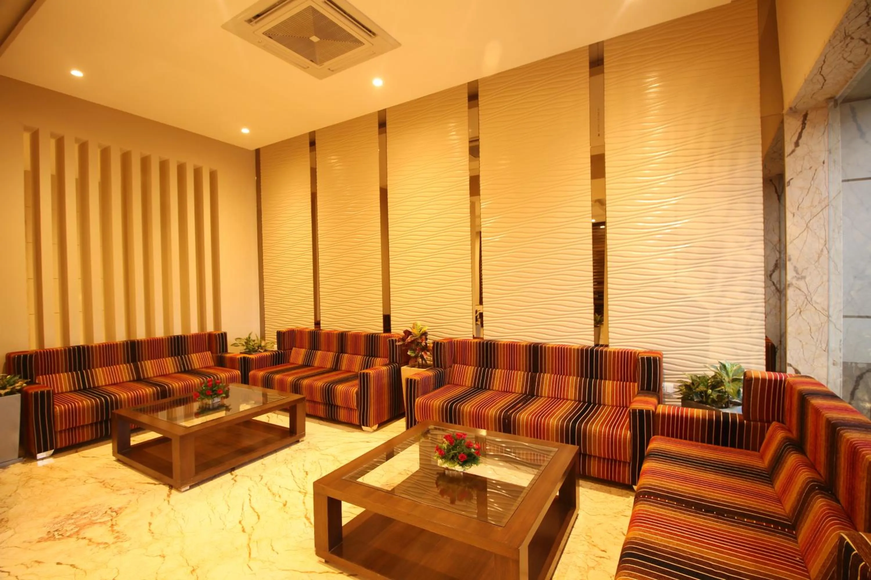 Lobby or reception in Hotel Le Roi Raipur at Raipur Railway Station