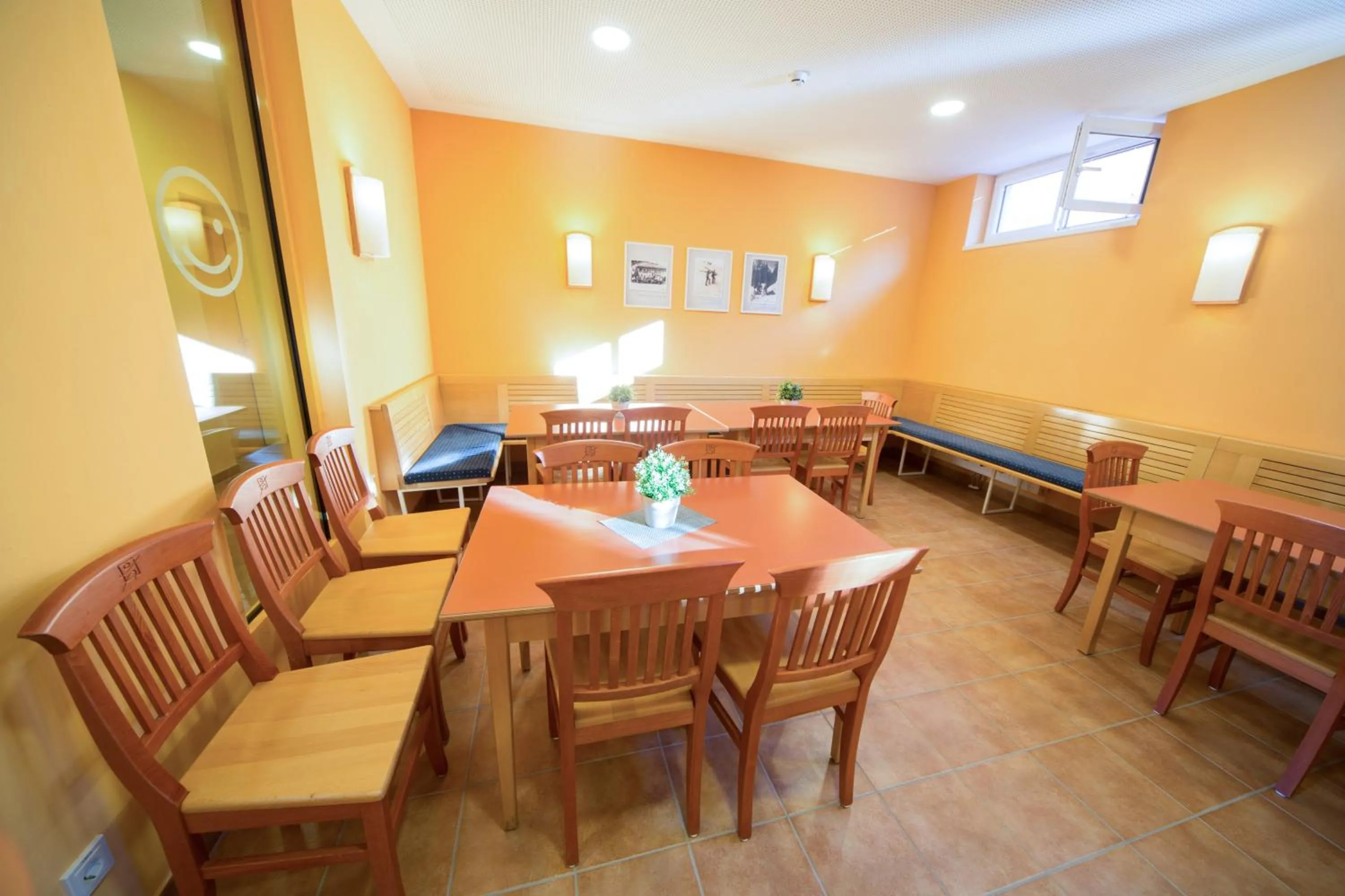 Restaurant/places to eat in JUFA Hotel Planneralm