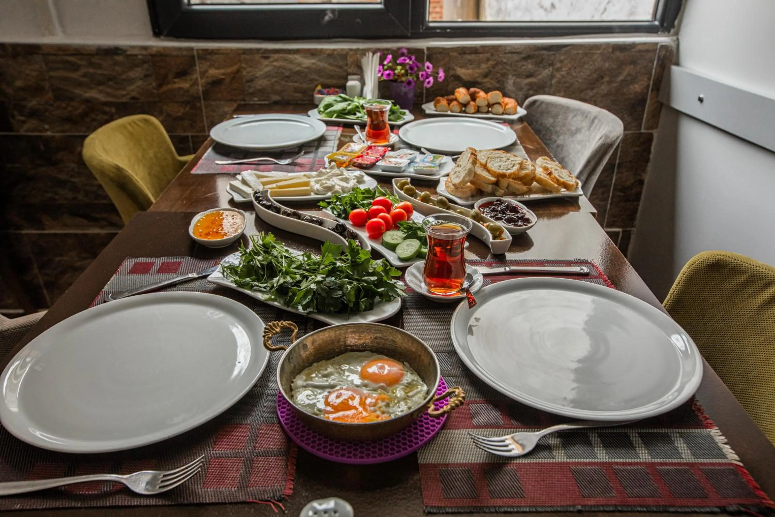 Food and drinks in Konuk Hotel