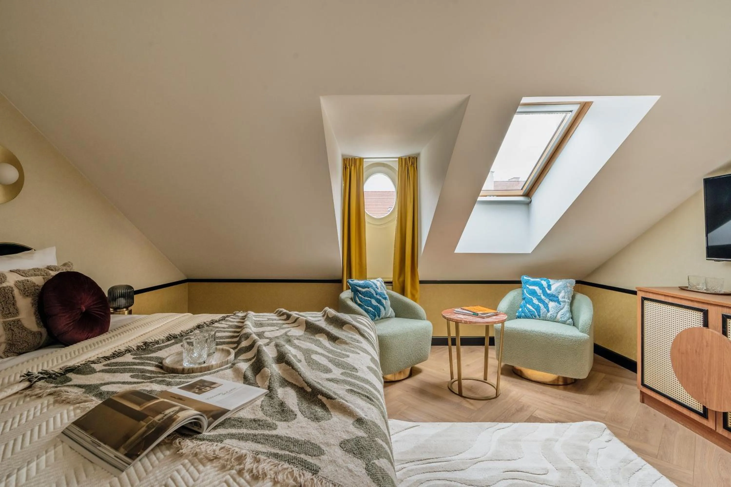 Bed in Colette - LoftAffair Collection