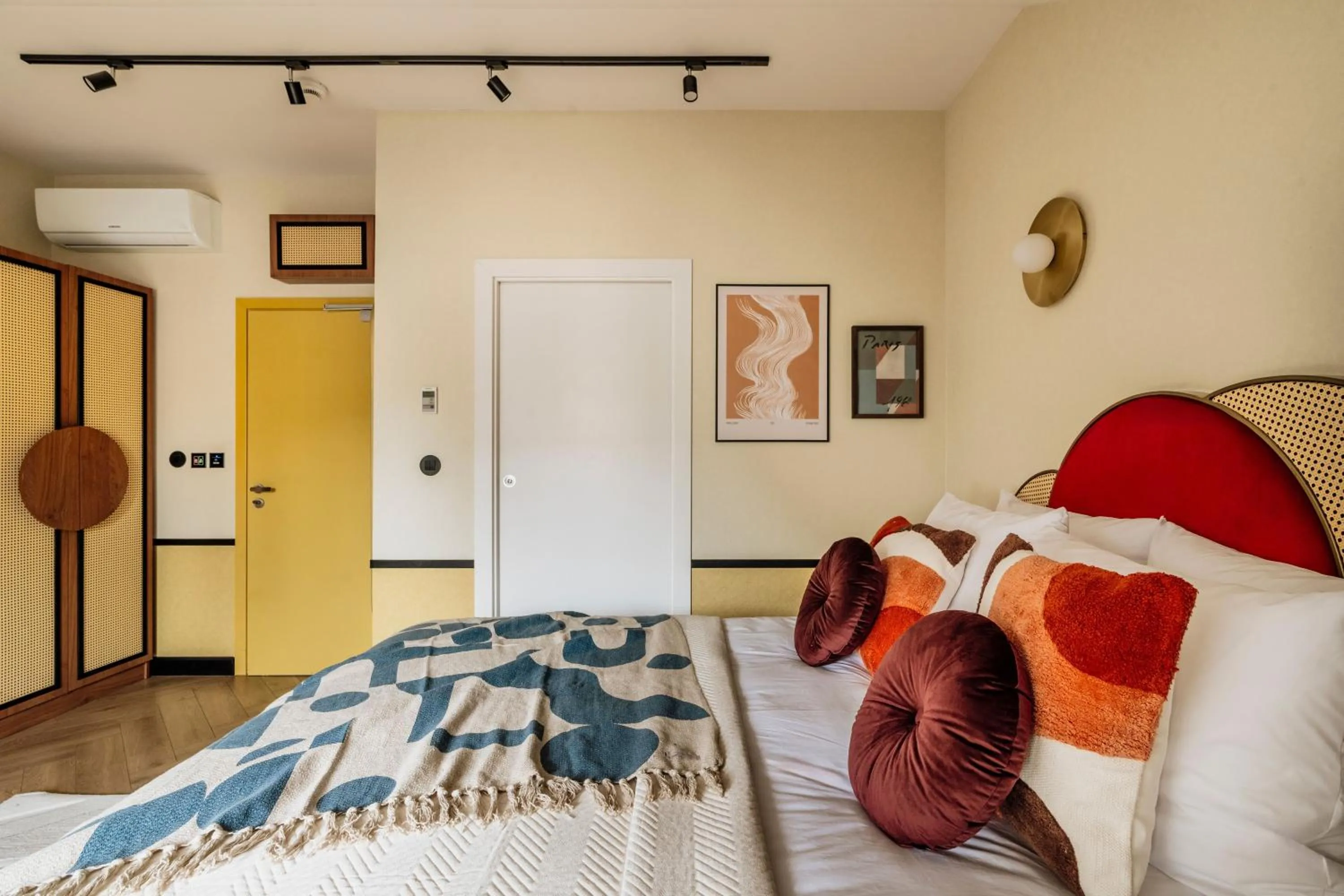 Bed in Colette - LoftAffair Collection