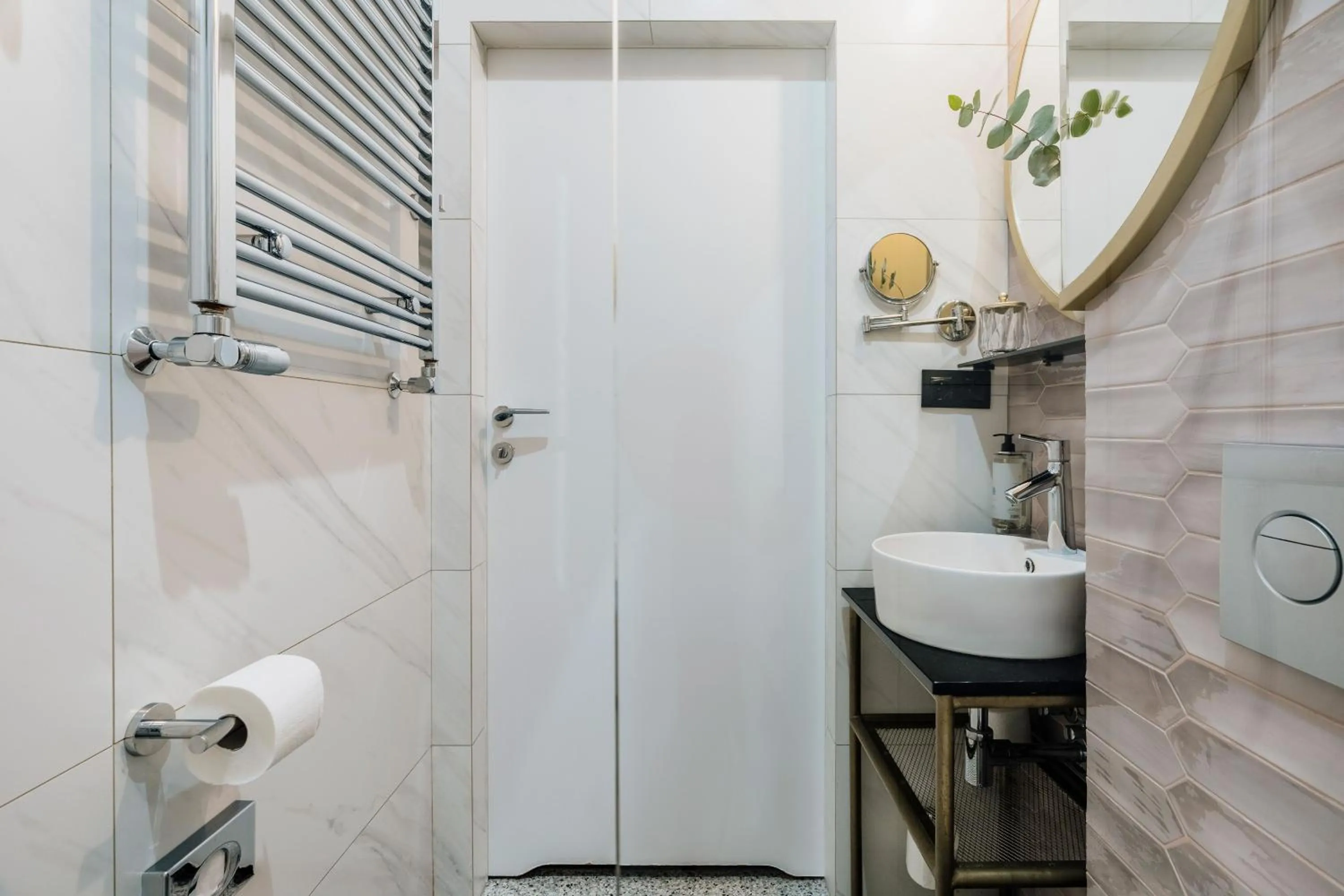 Shower in Colette - LoftAffair Collection