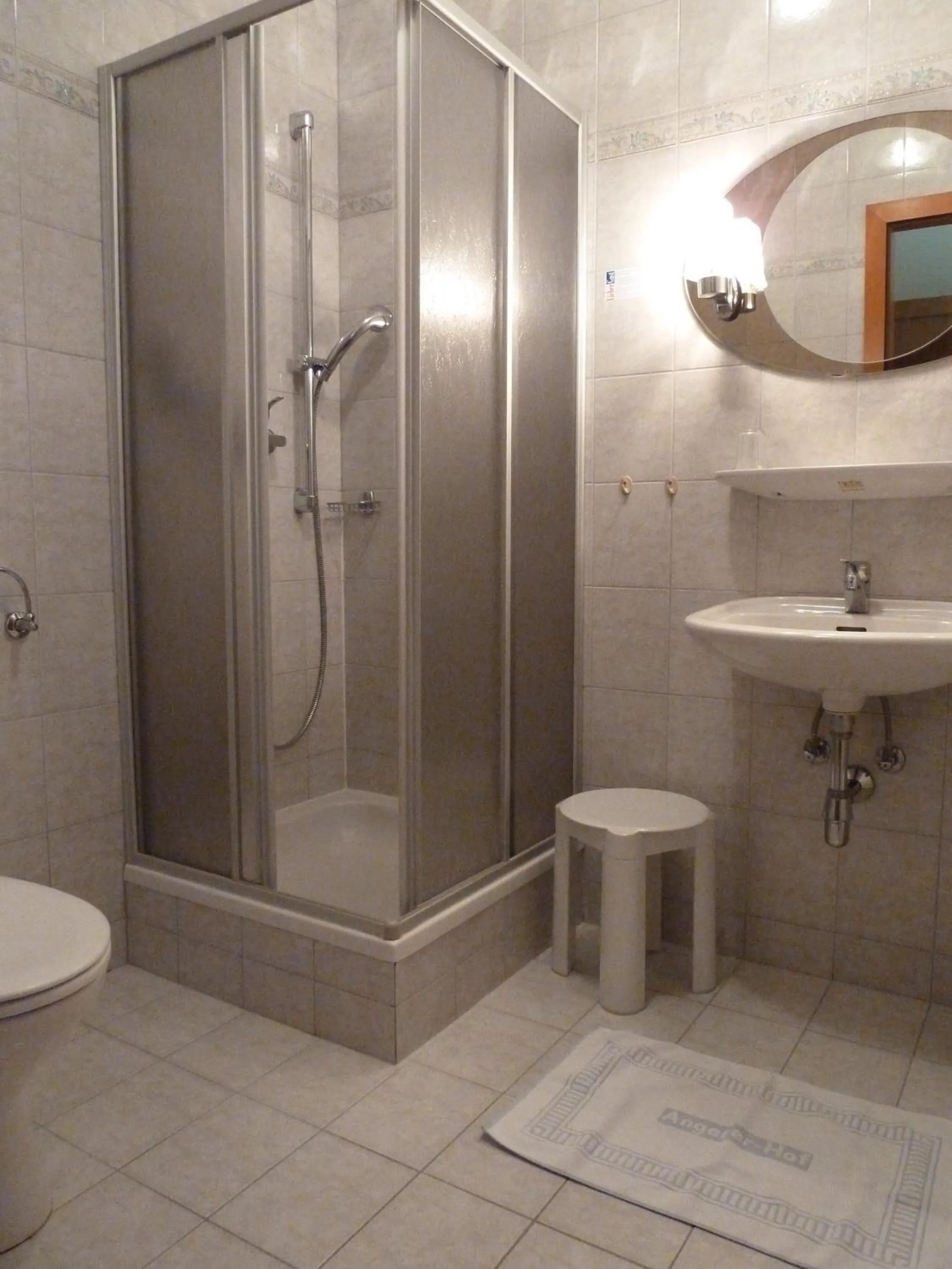 Shower in Hotel Angerer-Hof