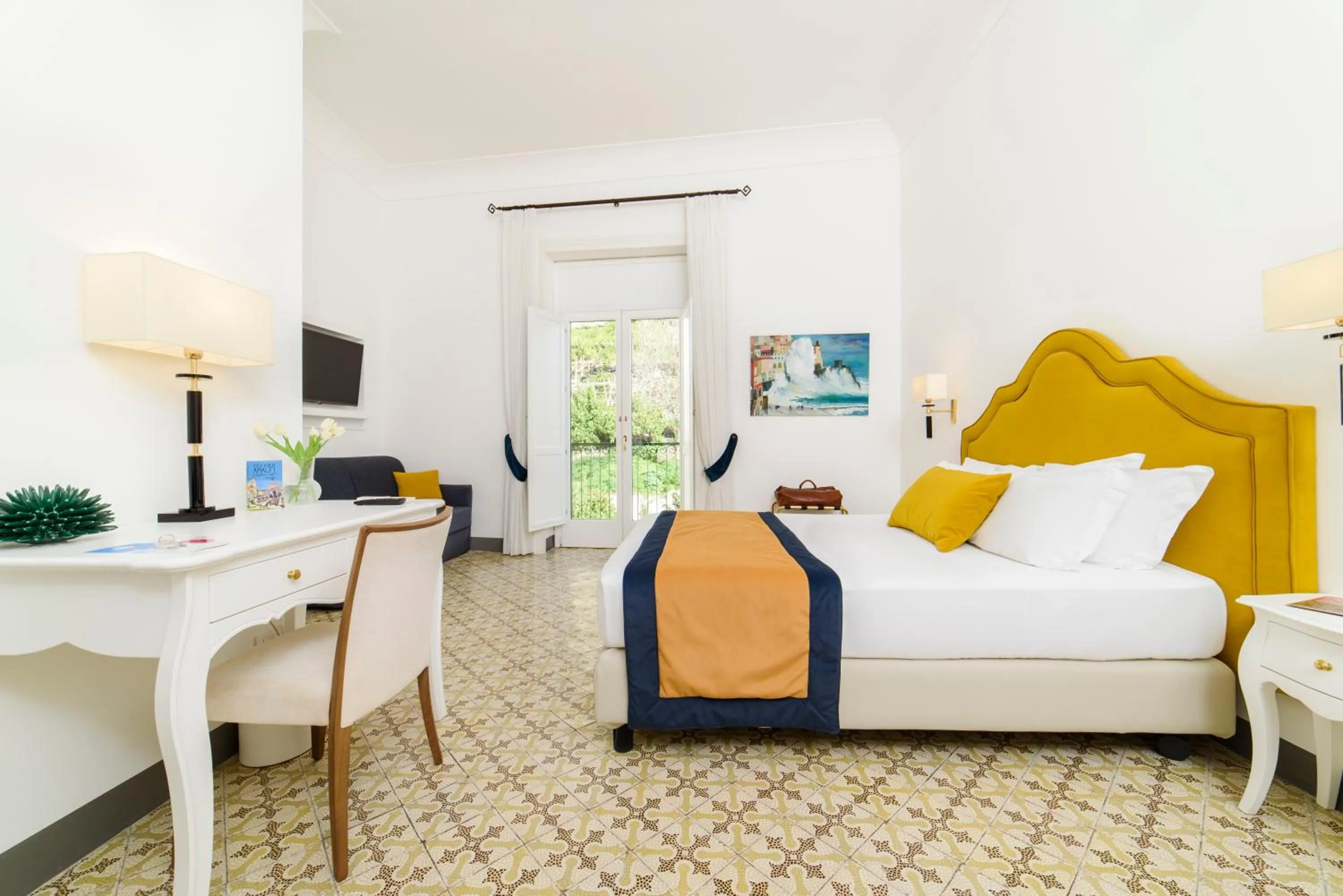 Bed in Amalfi Luxury House