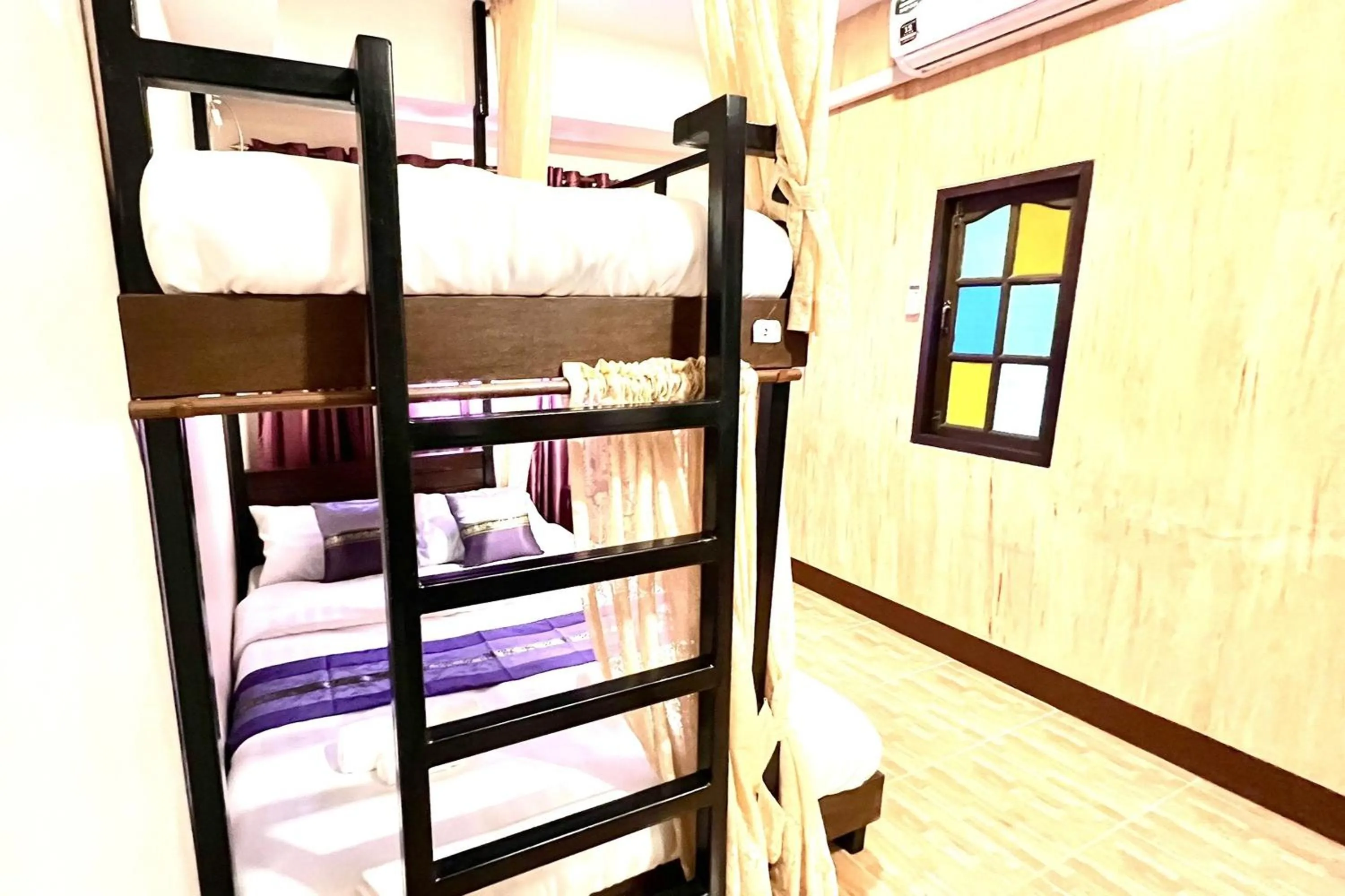 Bedroom, Bed in LM Hostel