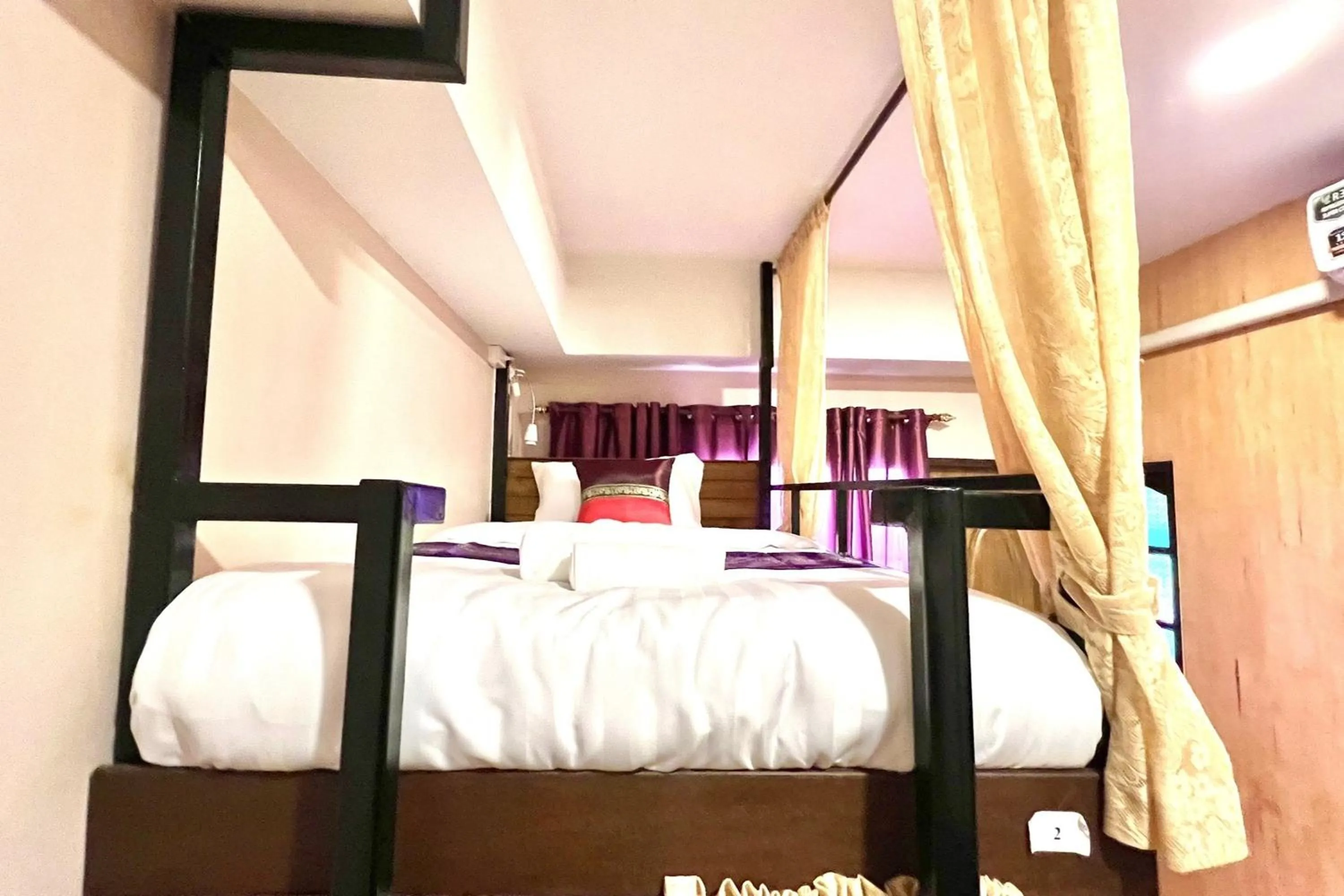 Bedroom, Bed in LM Hostel