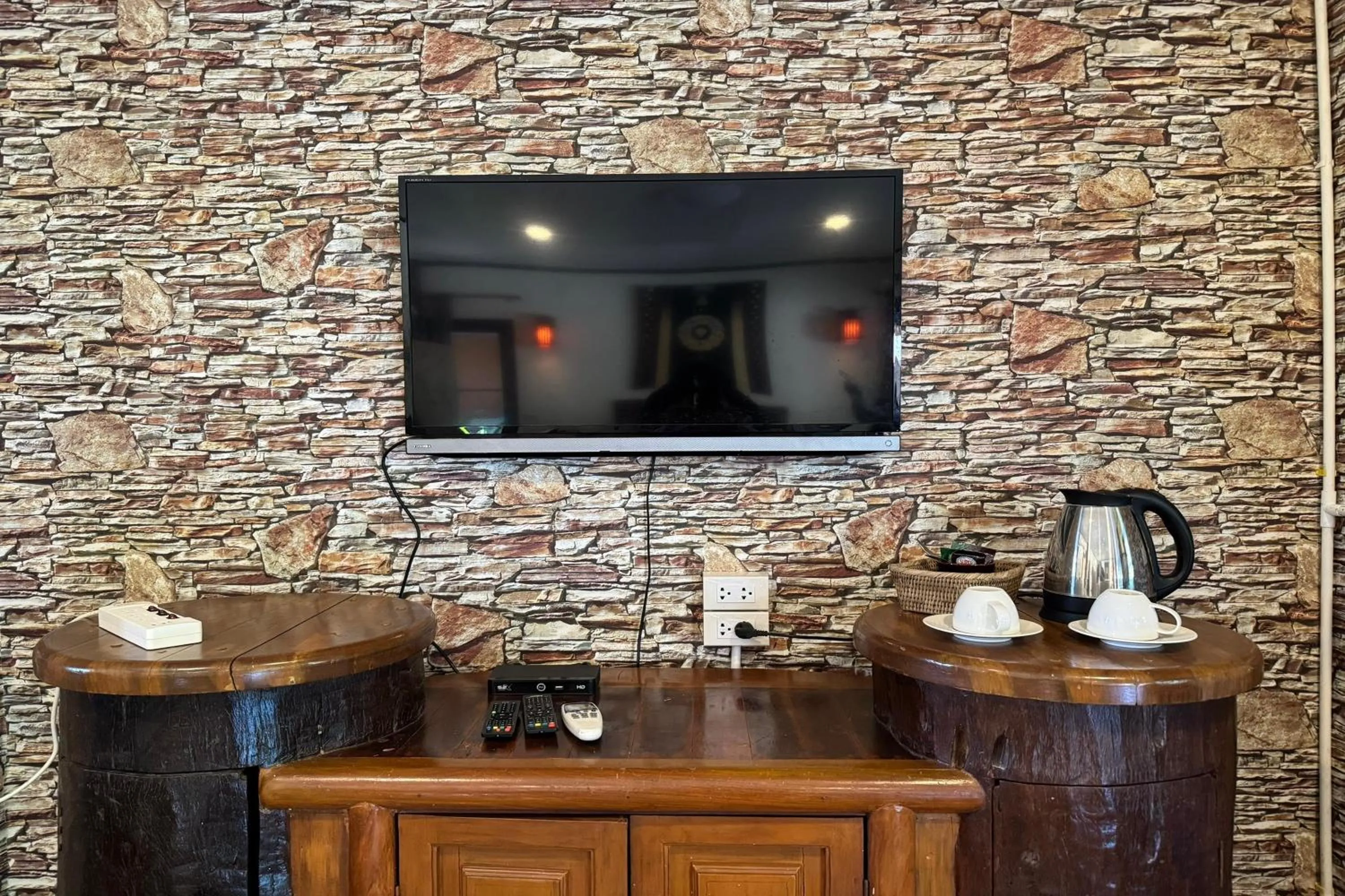 TV and multimedia in Tung Lakorn Farm