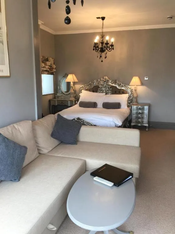 Bedroom in The White House Hotel