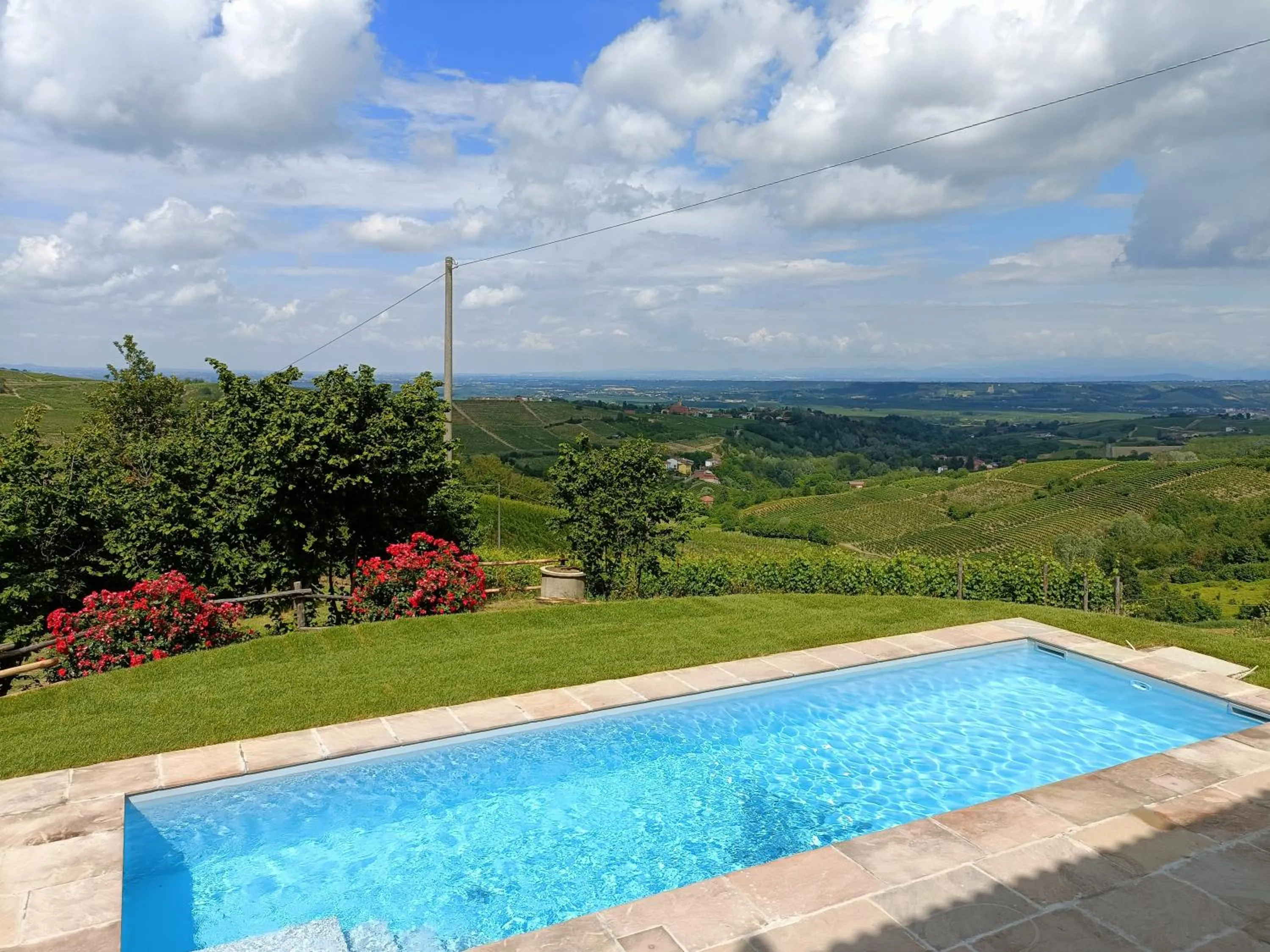 Swimming pool in Cascina Valtignosa Camere Con Vigna