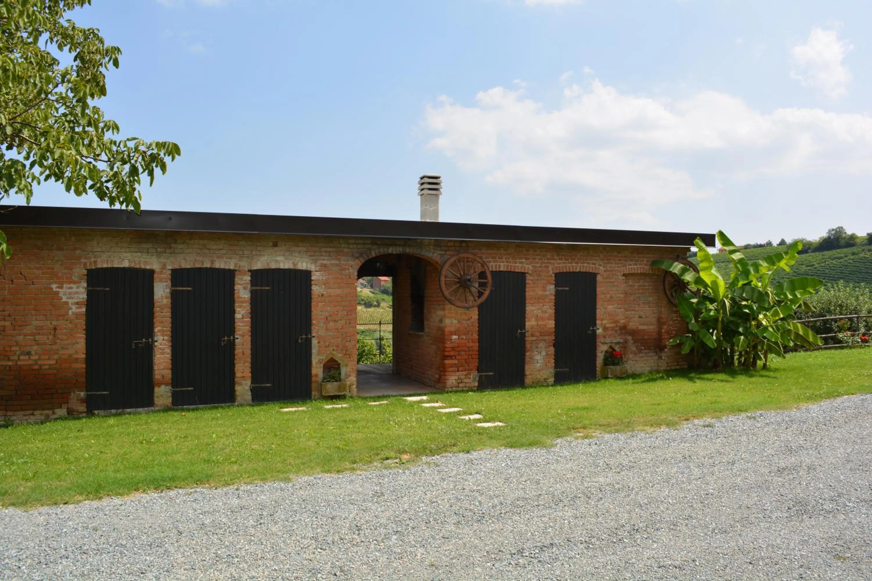 Property building in Cascina Valtignosa Camere Con Vigna