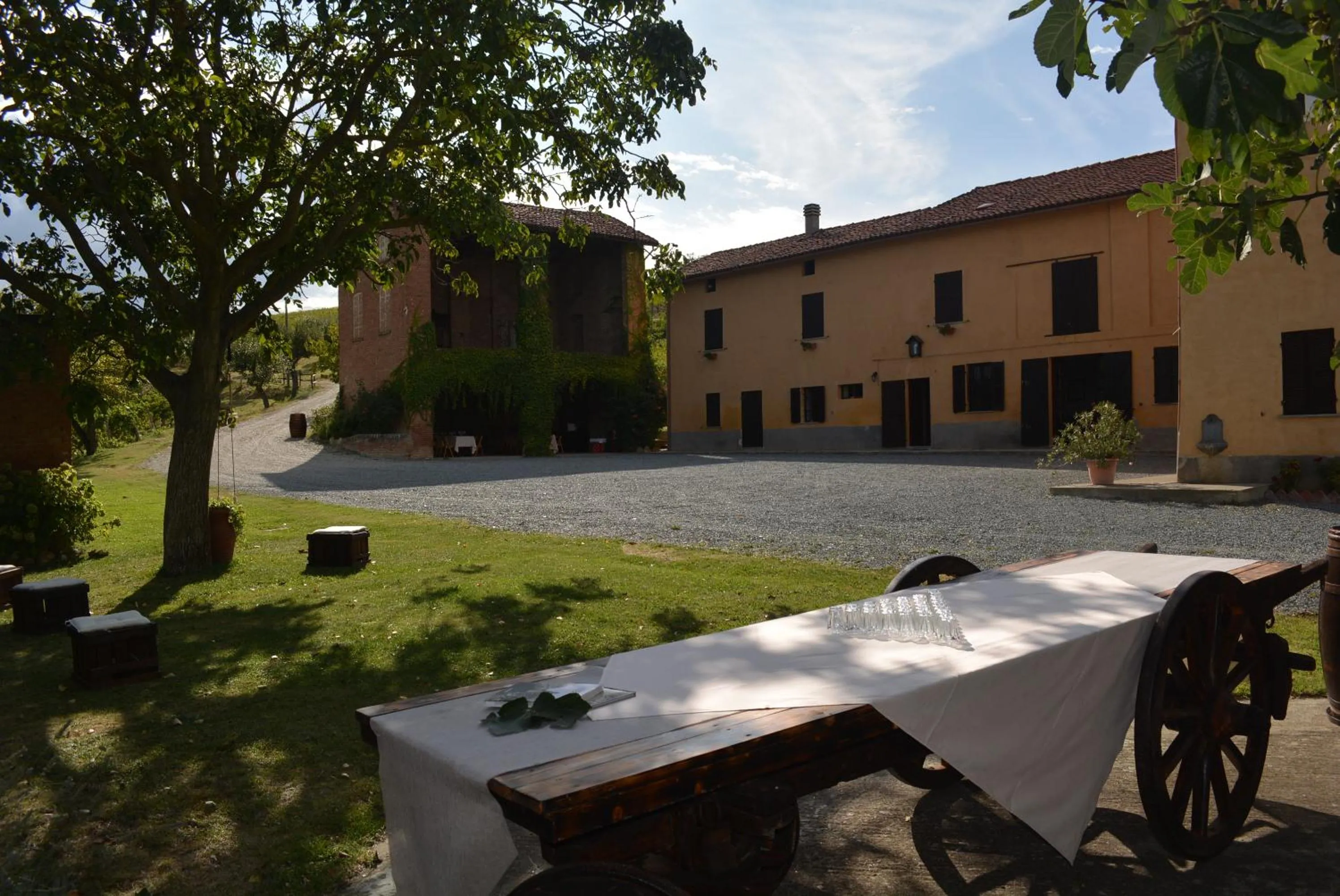 Property building in Cascina Valtignosa Camere Con Vigna
