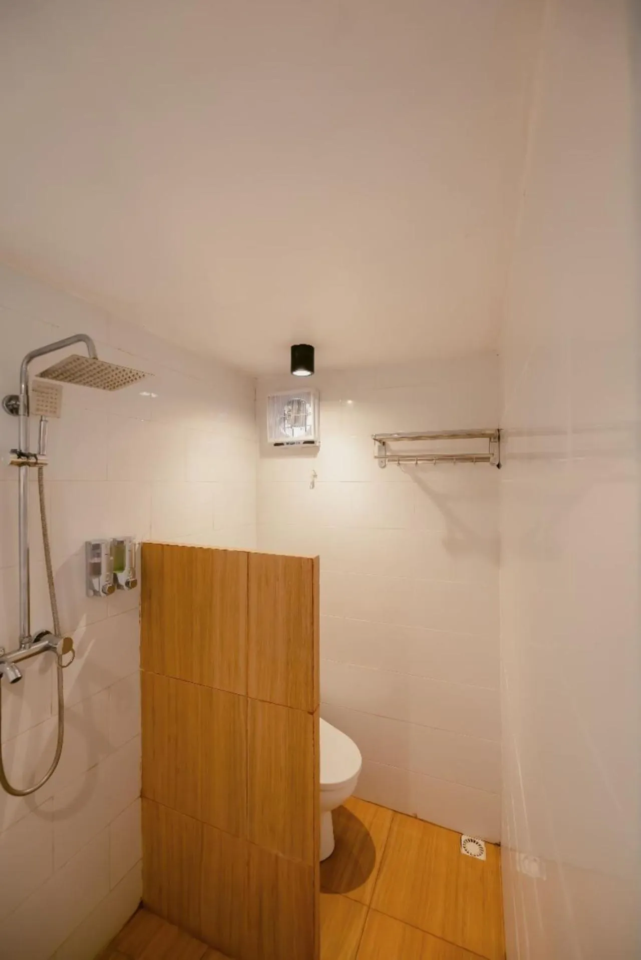 Toilet in Villa Barong Nusa Penida by ABM