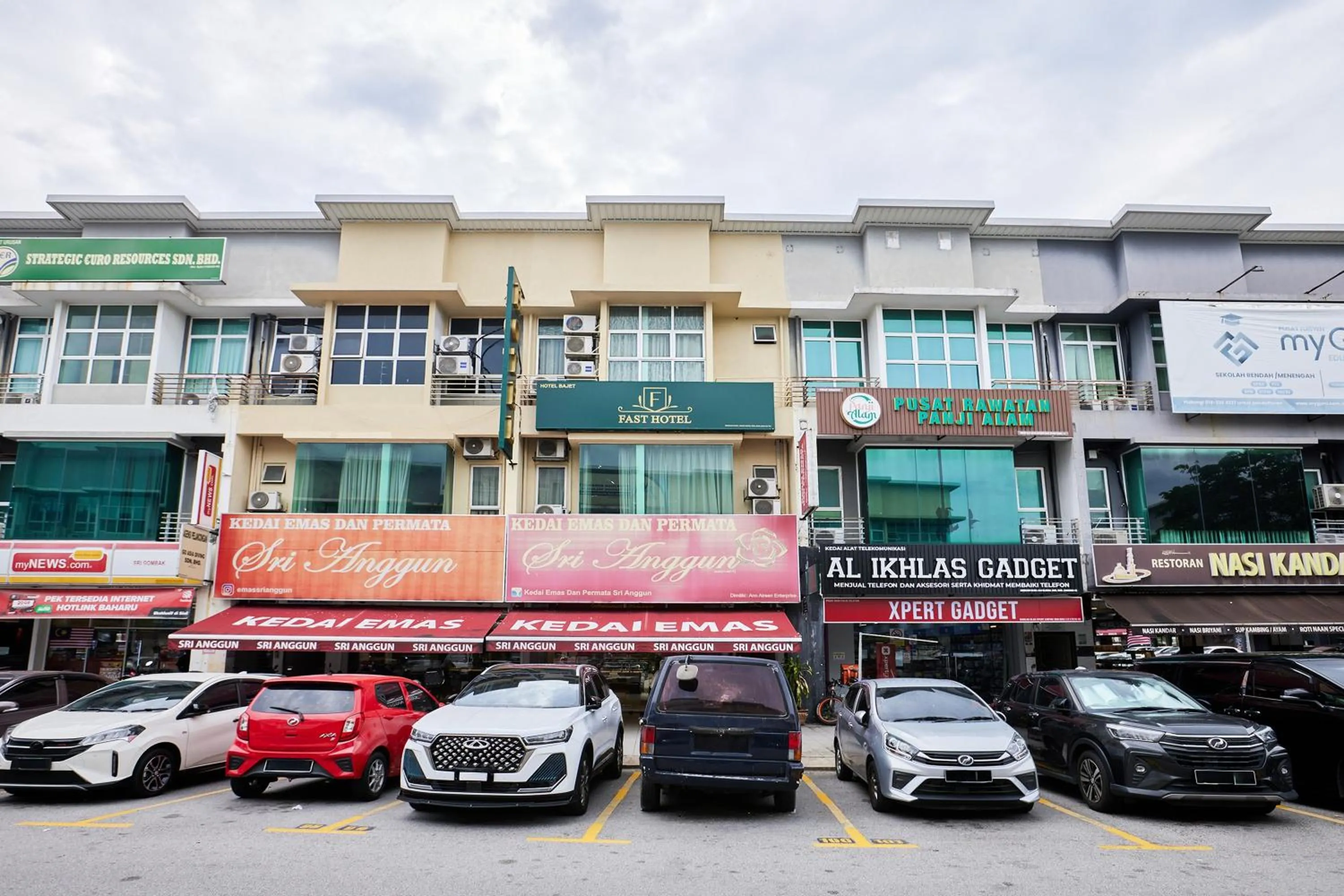 Property building in Fast Hotel Sri Gombak