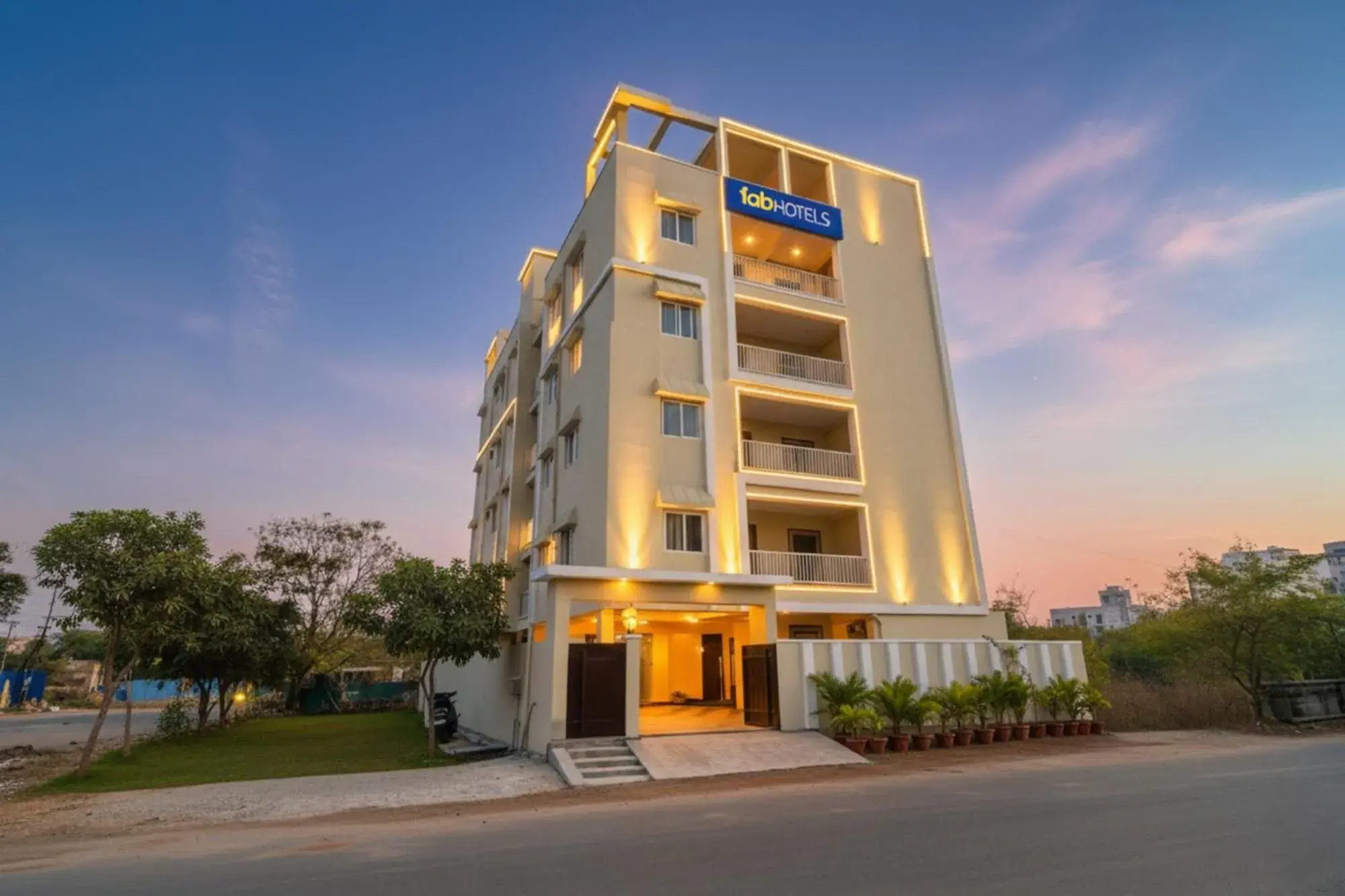 FabHotel RK Suites - Nr US Consulate, Financial District FabHotel RK Suites - Nr US Consulate, Financial District