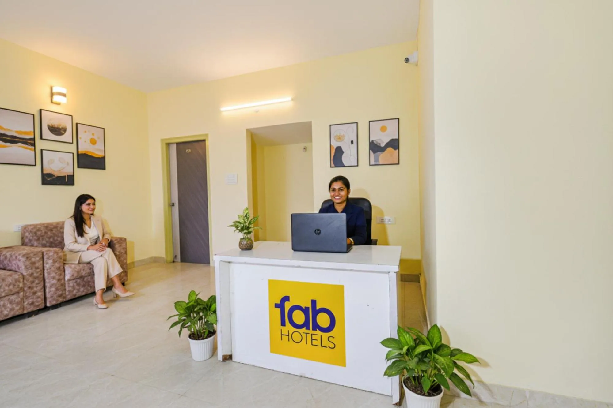 FabHotel RK Suites - Nr US Consulate, Financial District