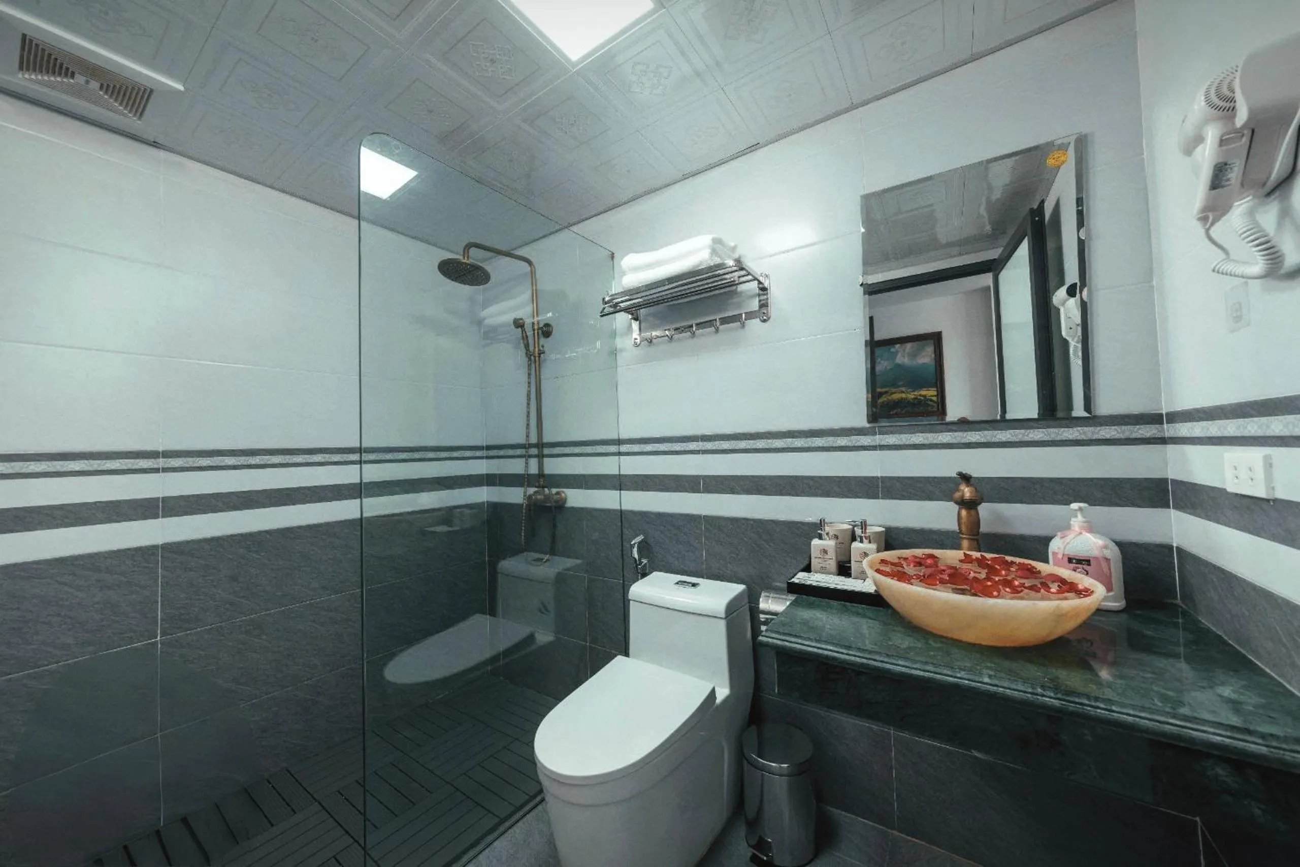 Toilet in Central Sapa March Hotel