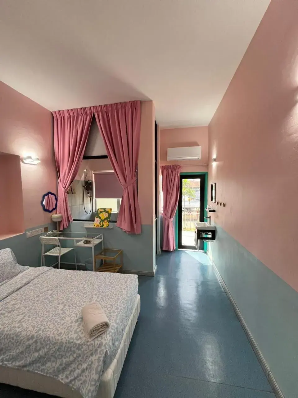 Double or Twin Room with Balcony in Hippo House Taiping Double or Twin Room with Balcony in Hippo House Taiping