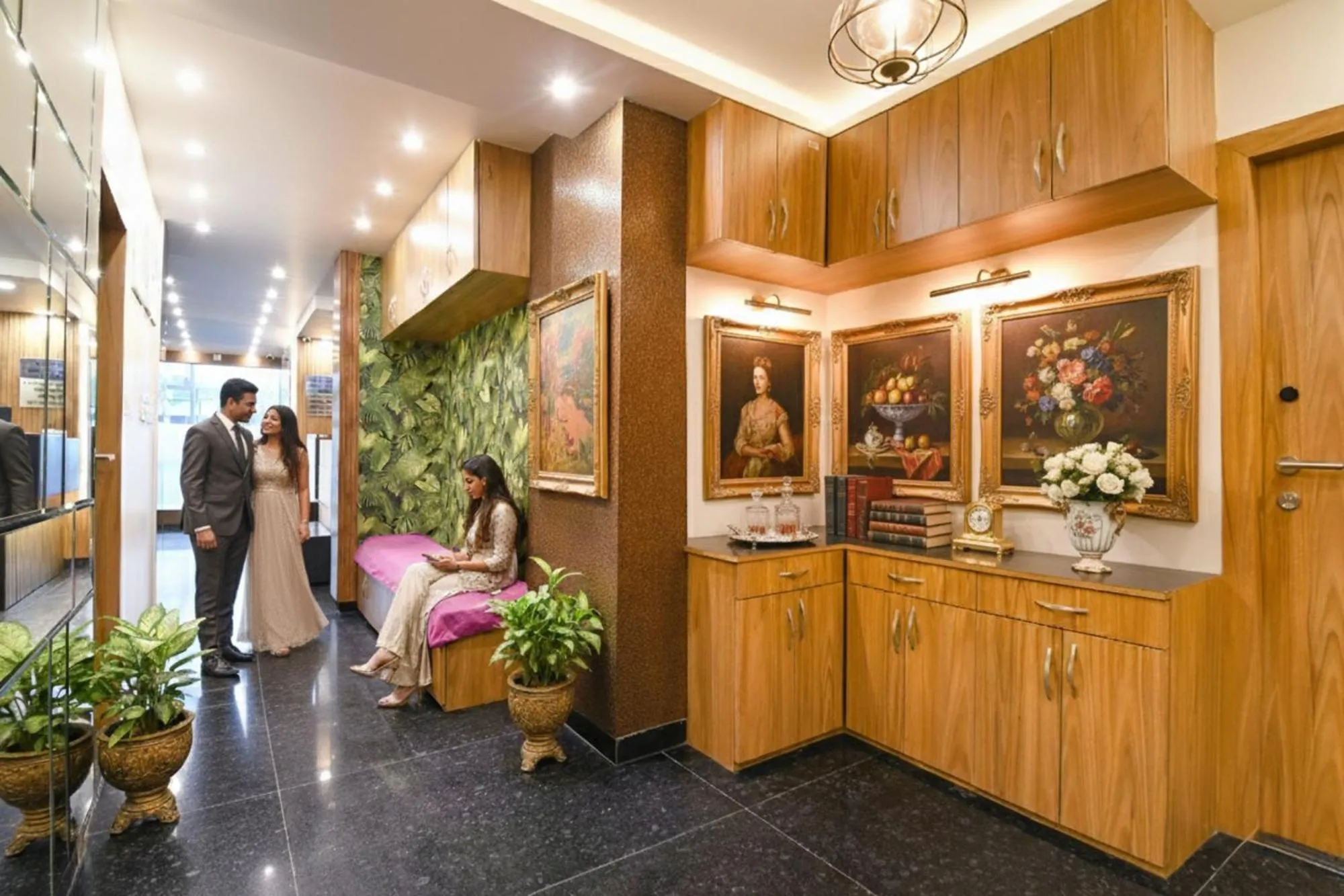 FabHotel Leela Inn - Nr Park Circus 7 Point