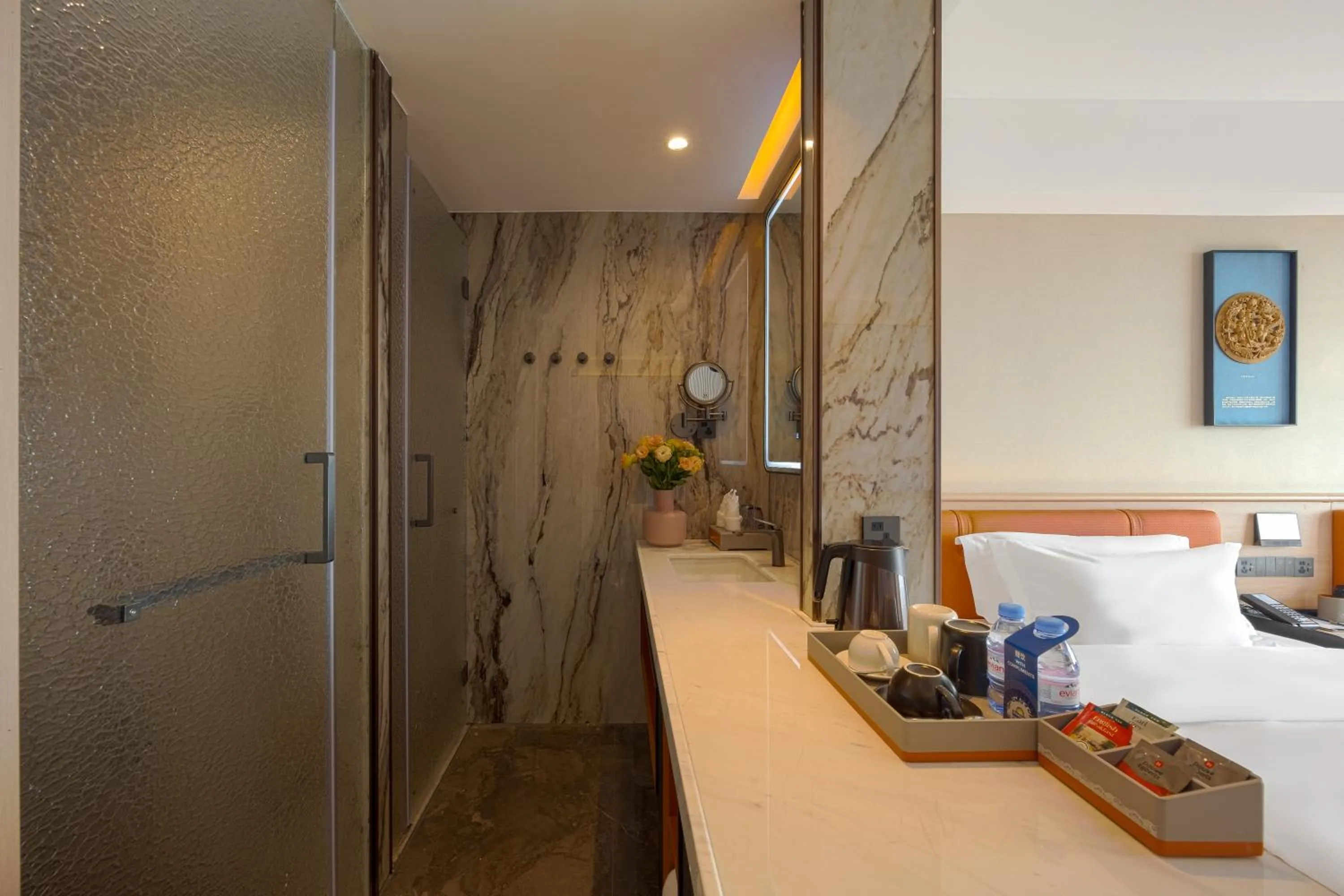 Bathroom, Bed in Days Inn by Wyndham Shantou Jinping
