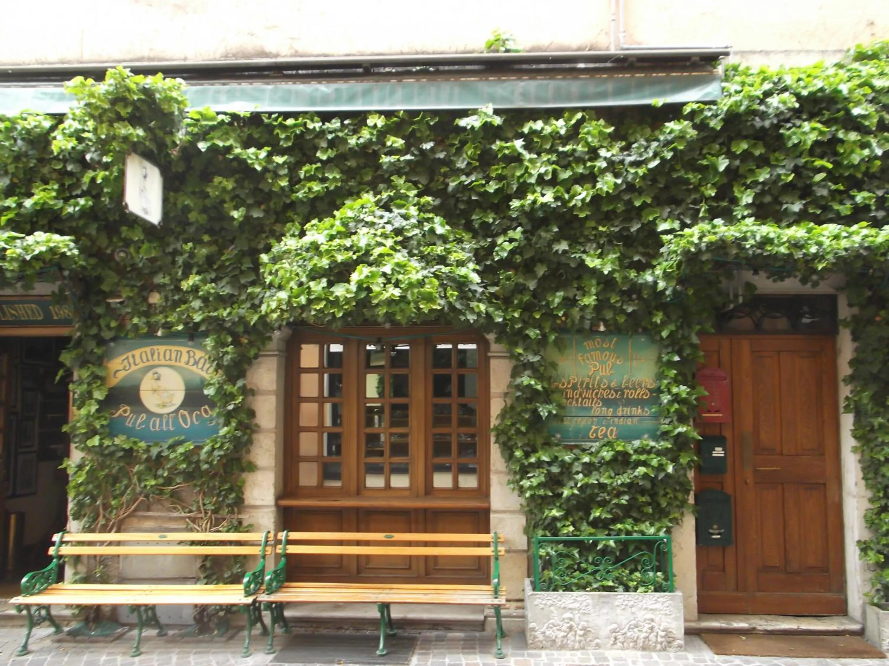 Facade/entrance in Casa all'Oca