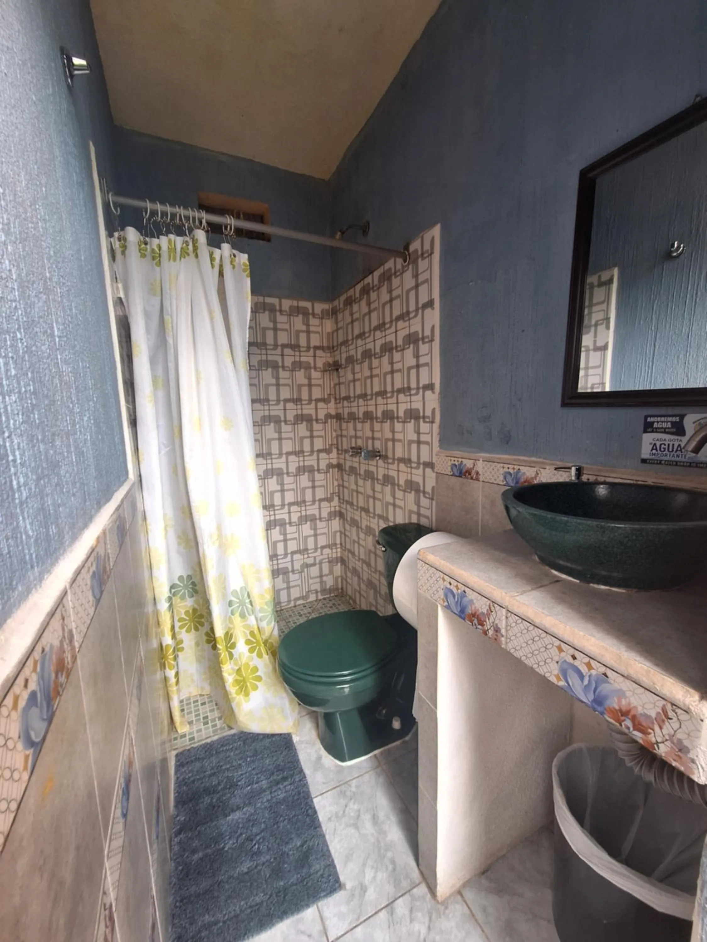 Public Bath in Hospedaje El Viajero