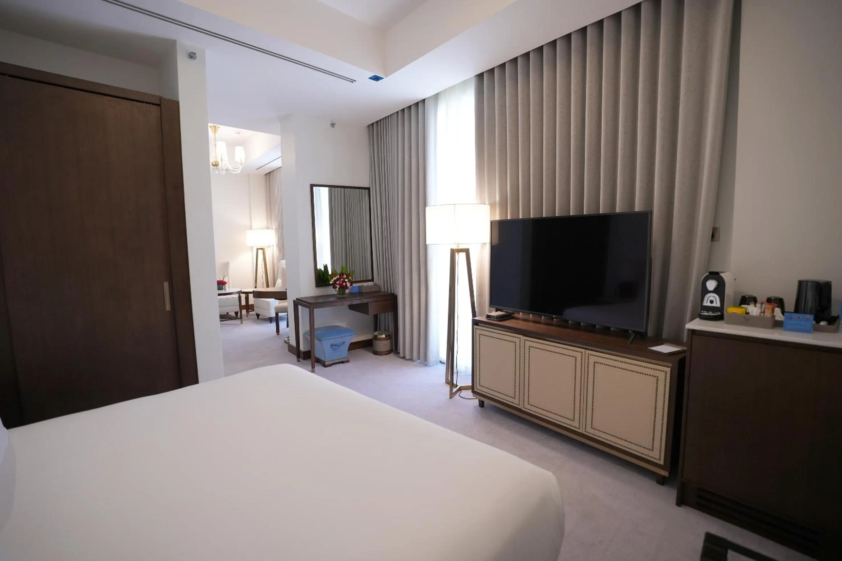 Bed in Peninsula Worth Hotel