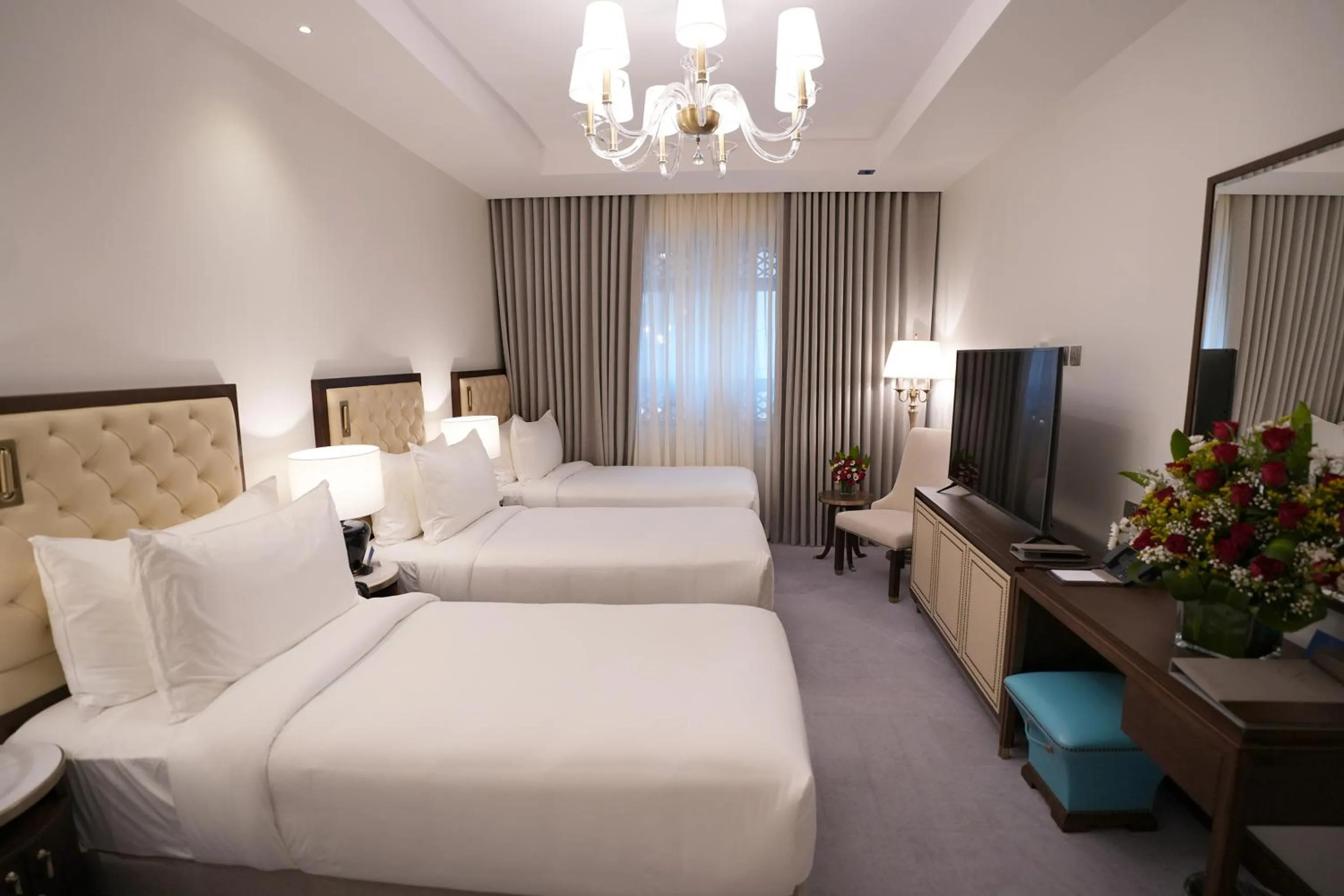 Bed in Peninsula Worth Hotel