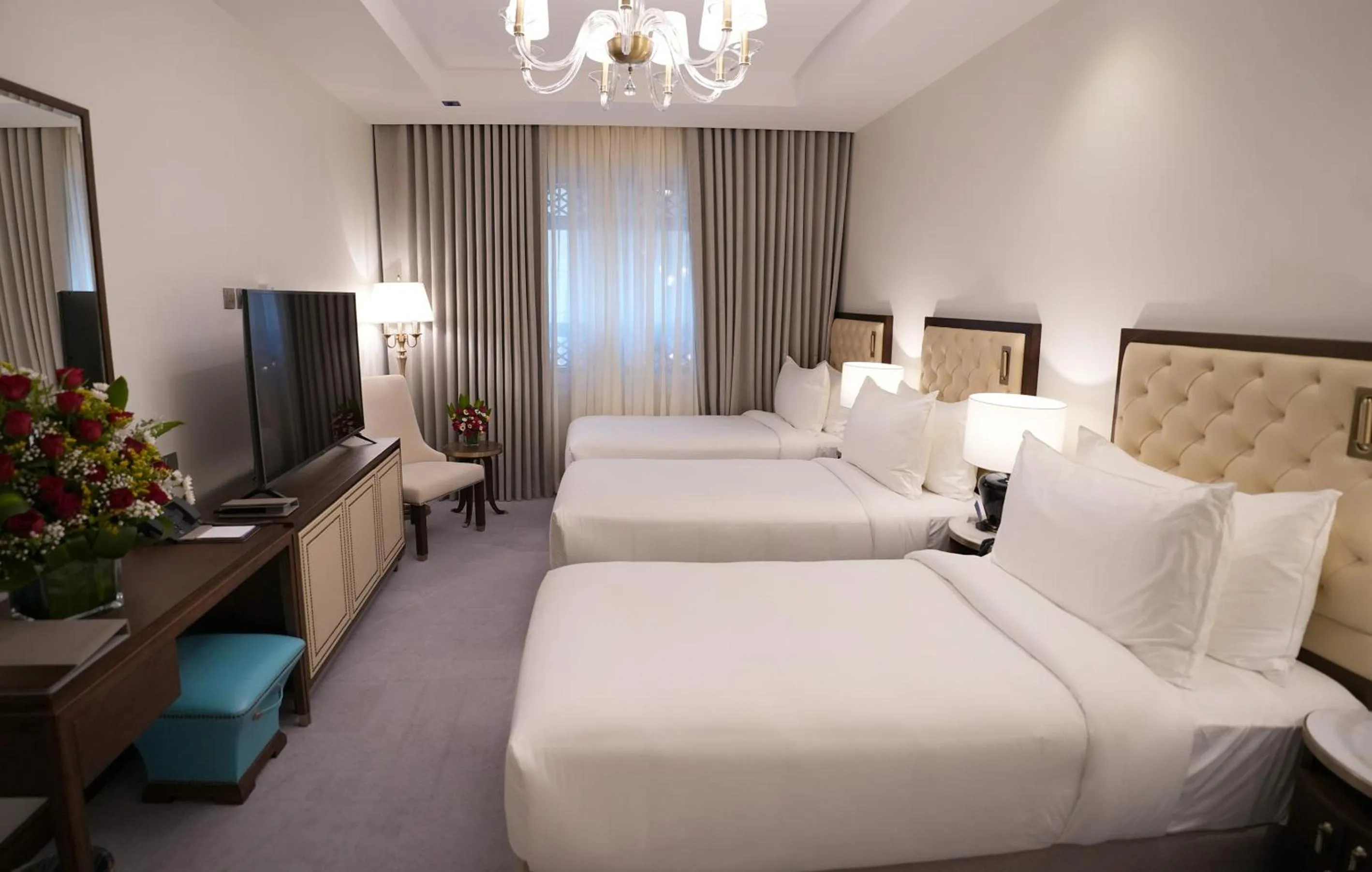 Bed in Peninsula Worth Hotel