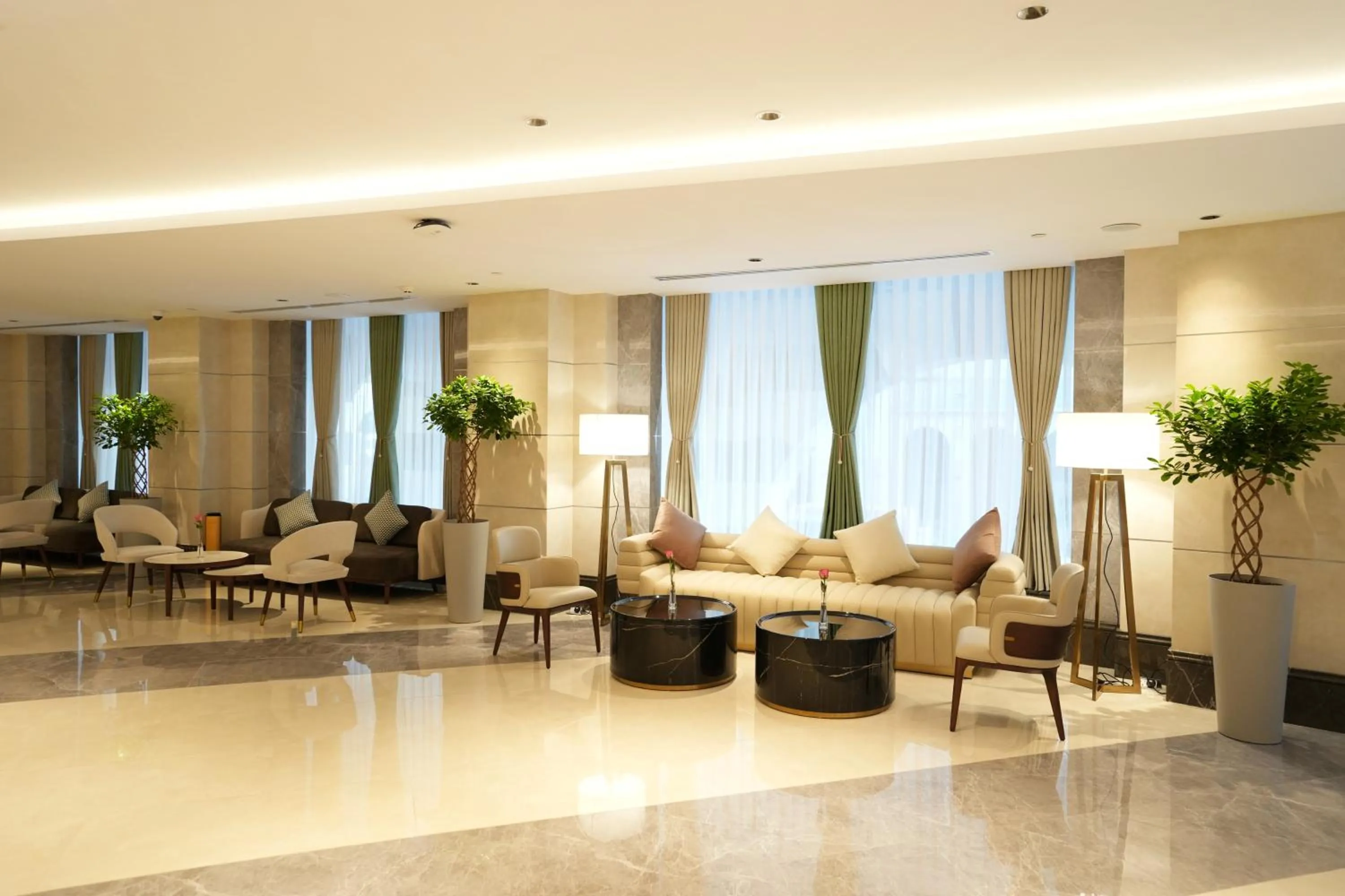 Lobby or reception in Peninsula Worth Hotel