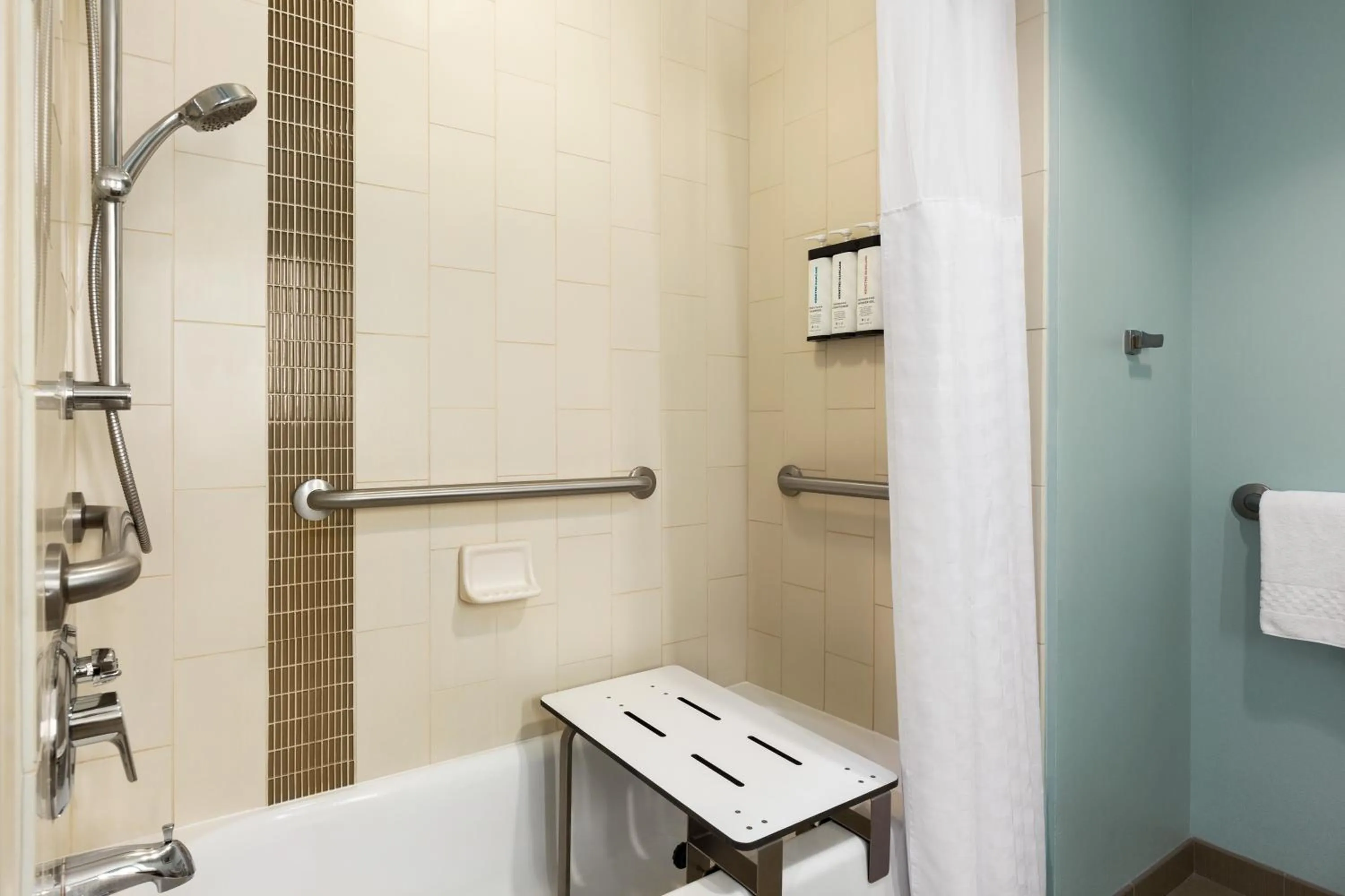 Shower in Hyatt Place Columbia/Downtown/The Vista