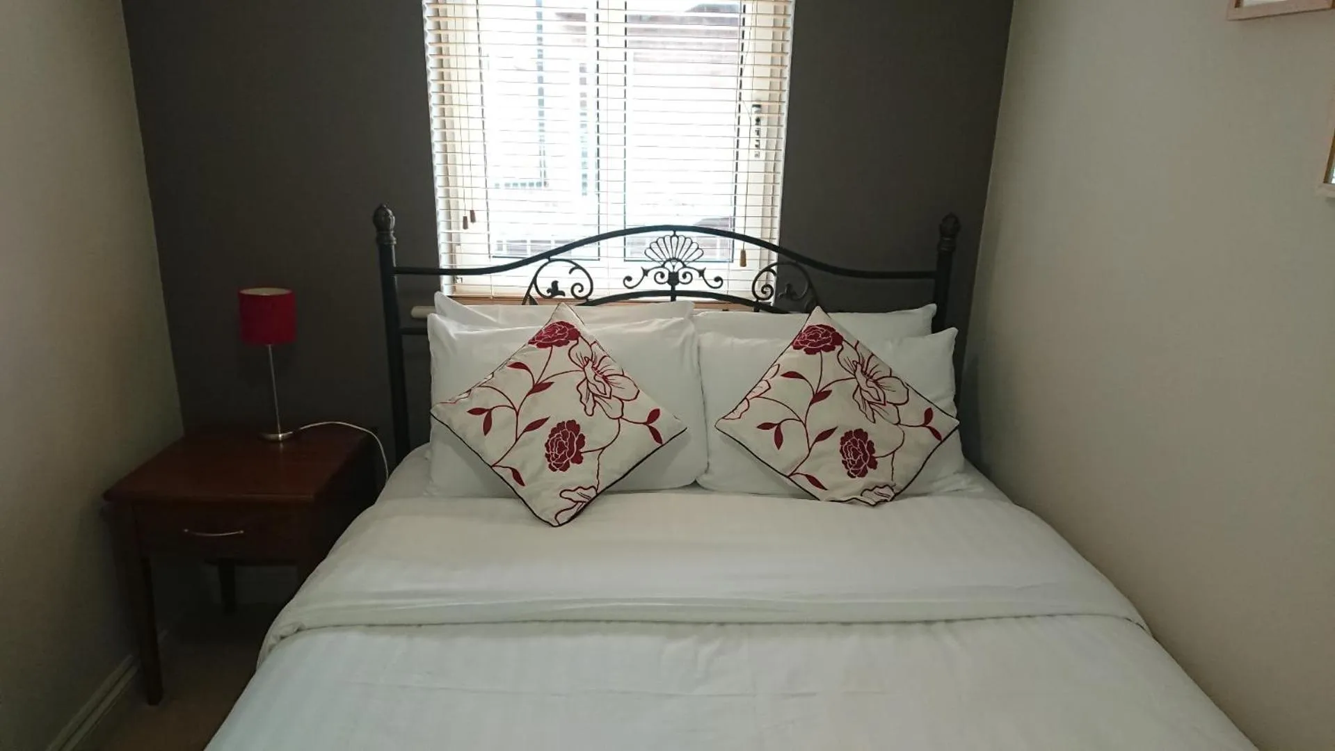 Bedroom in Victoria Cloisters Apartments