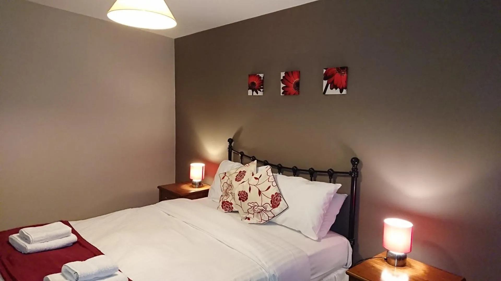 Bedroom in Victoria Cloisters Apartments