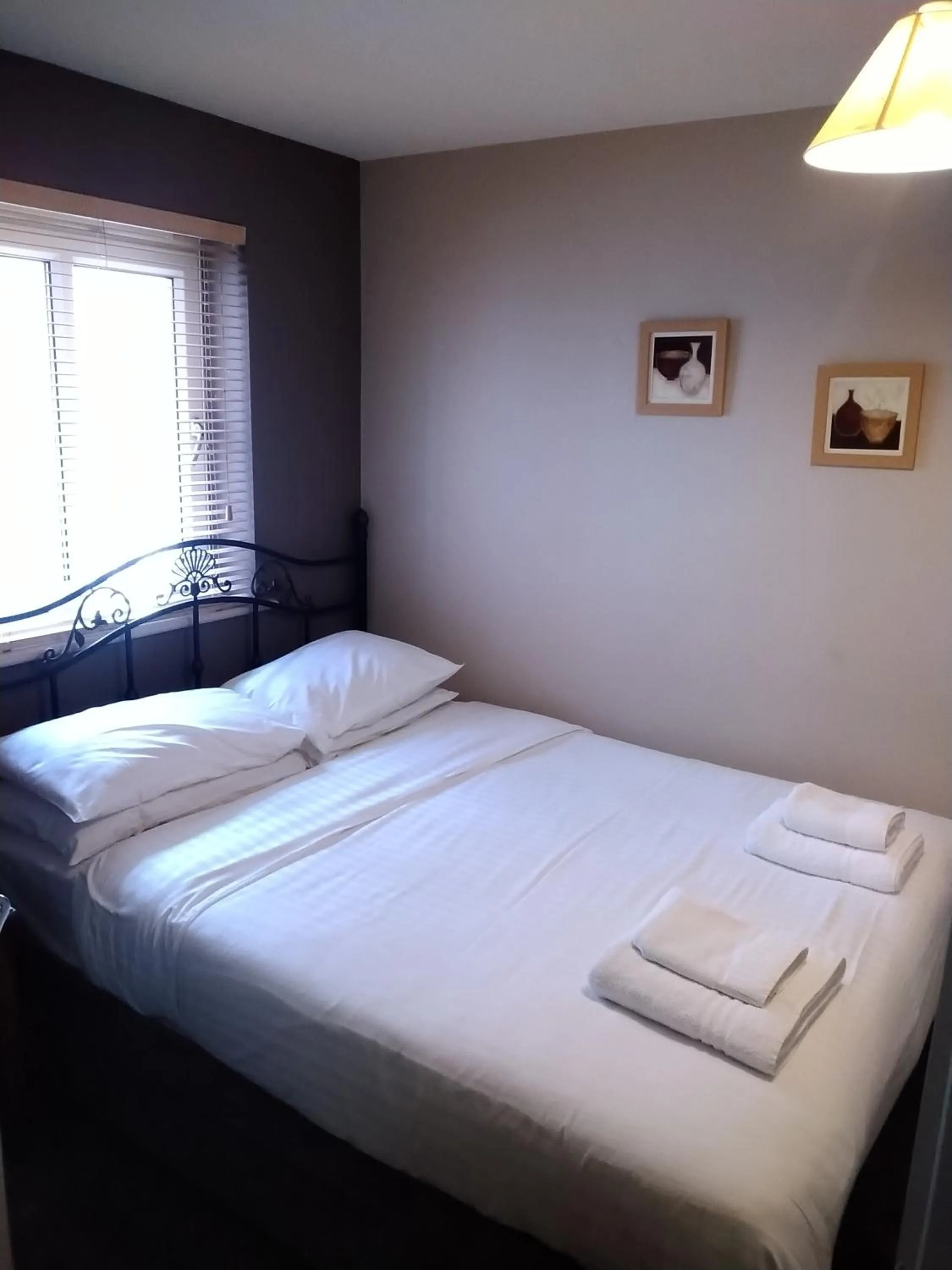 Bedroom in Victoria Cloisters Apartments