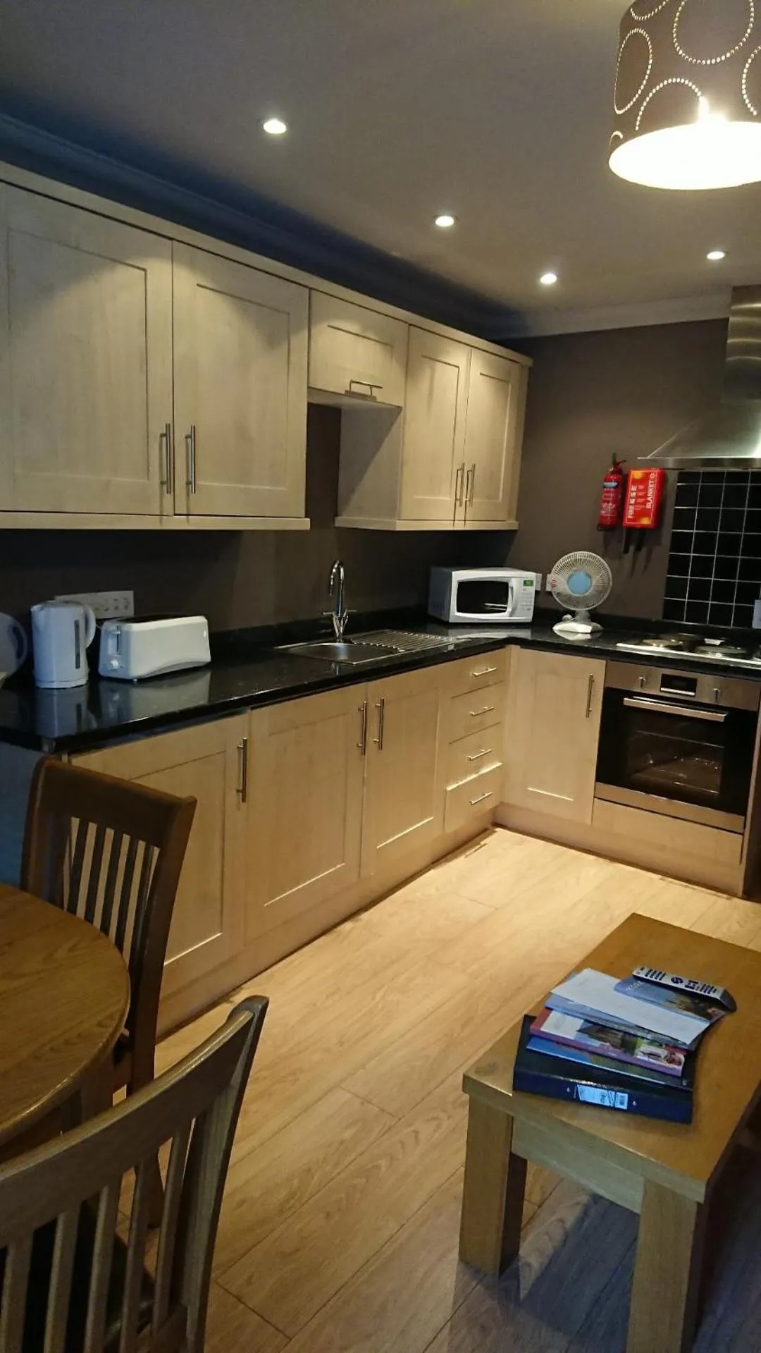 Kitchen or kitchenette in Victoria Cloisters Apartments