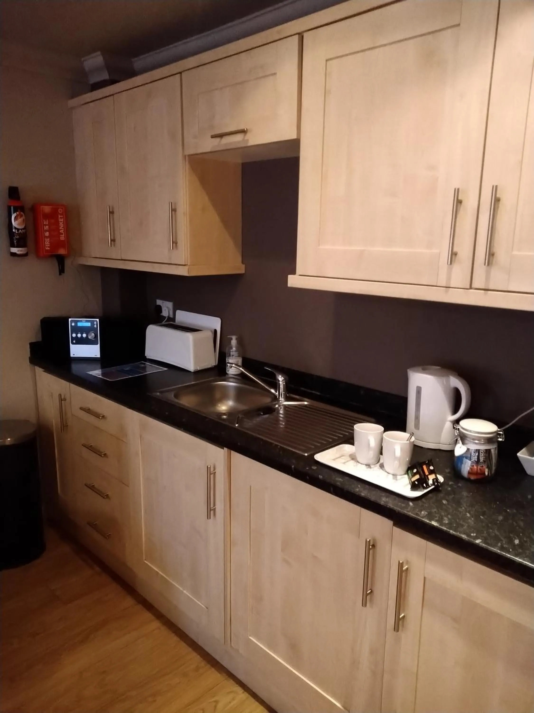 Kitchen or kitchenette in Victoria Cloisters Apartments