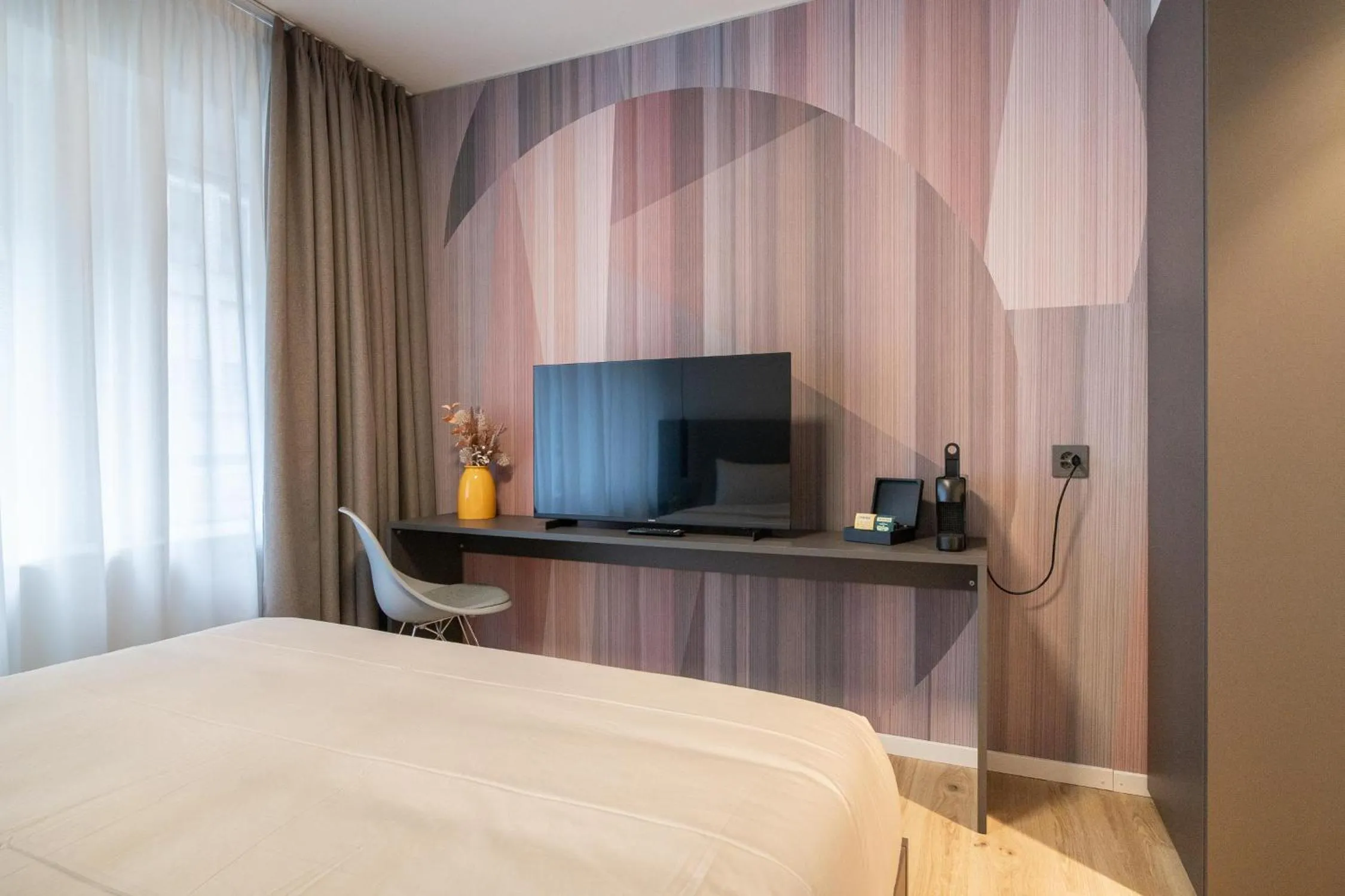 TV and multimedia, Bed in City Pop 2Night Zürich City - Self check-in