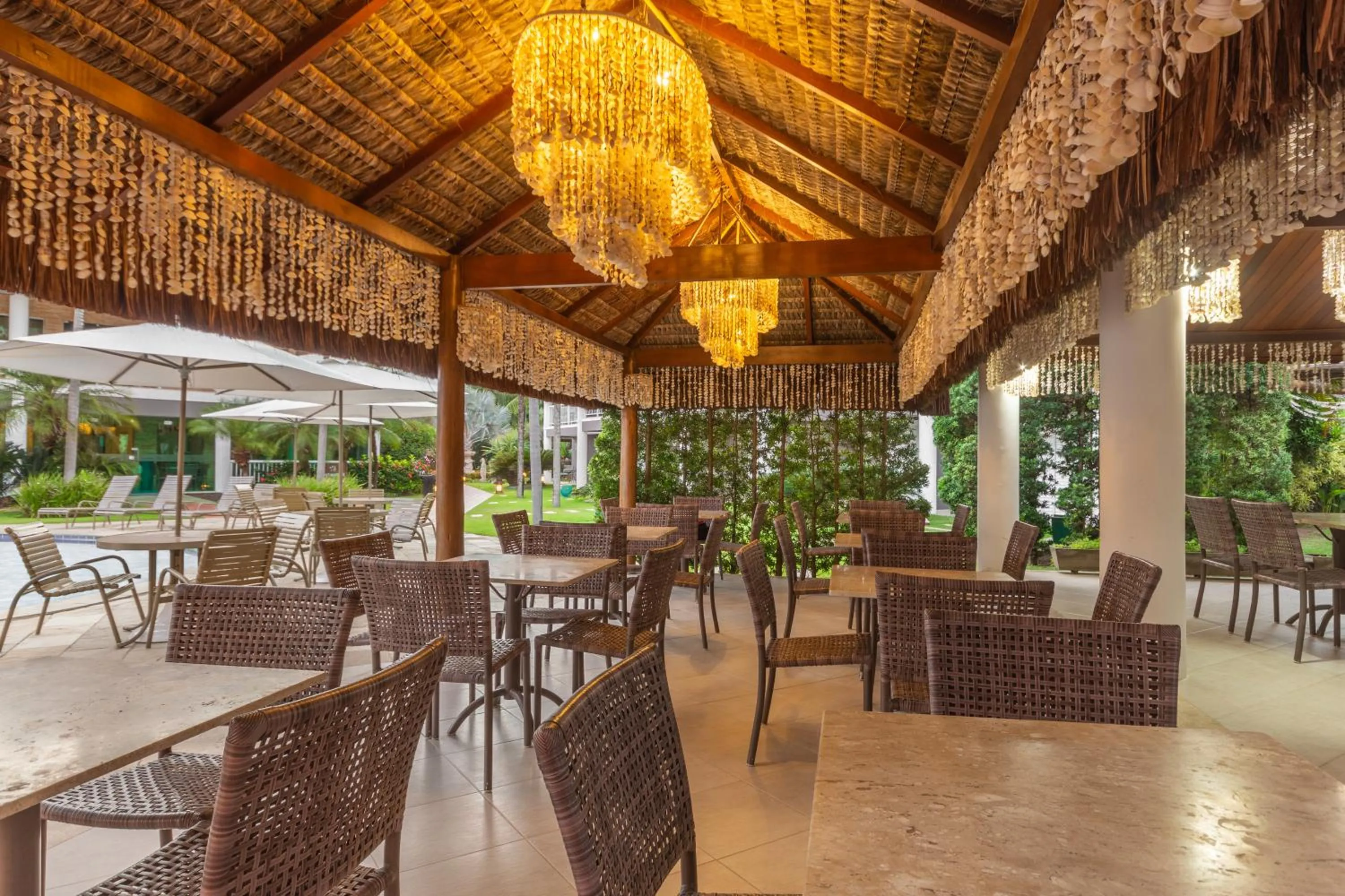 Restaurant/places to eat in Hotel Coral Beach