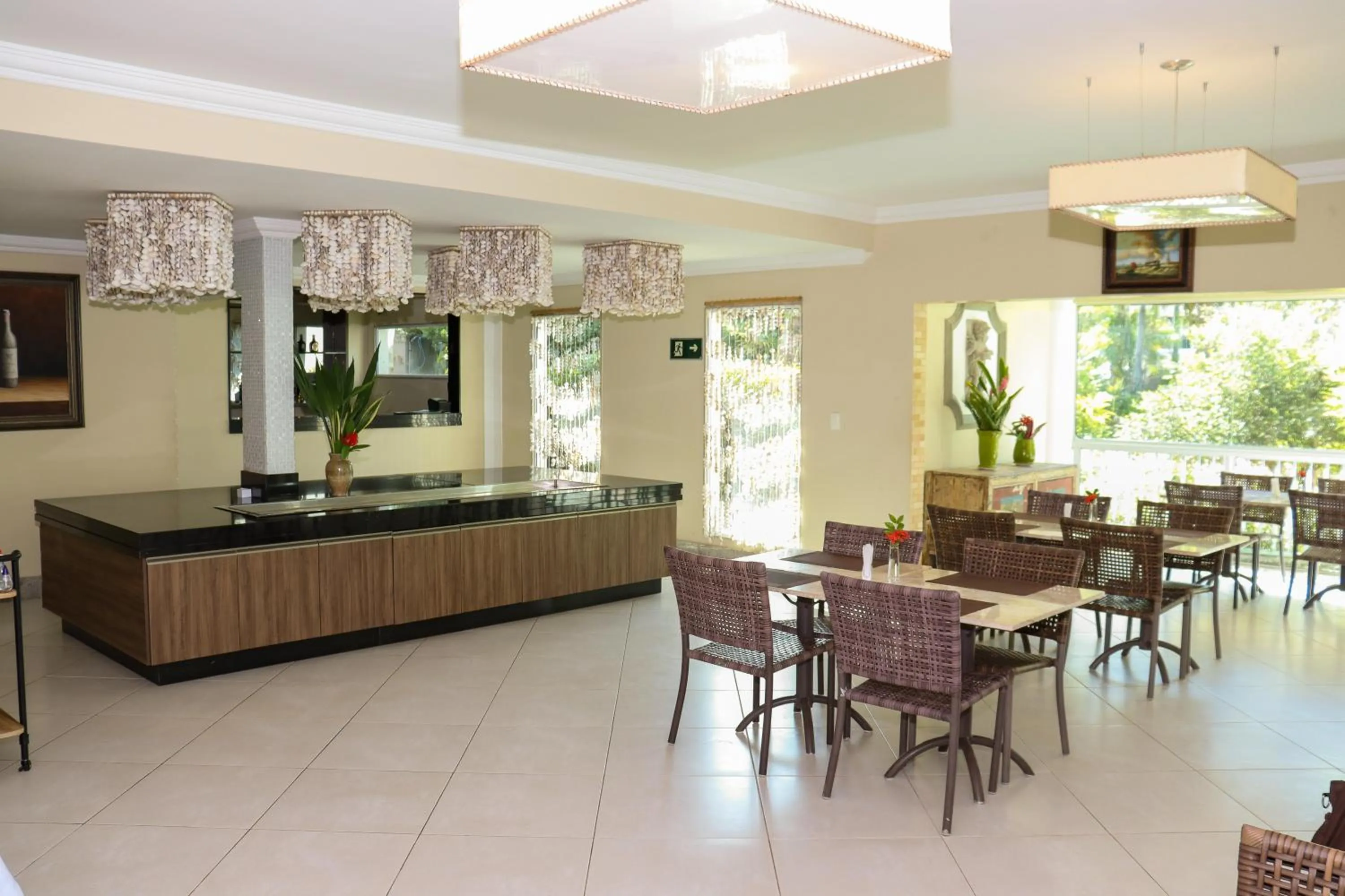 Restaurant/places to eat in Hotel Coral Beach