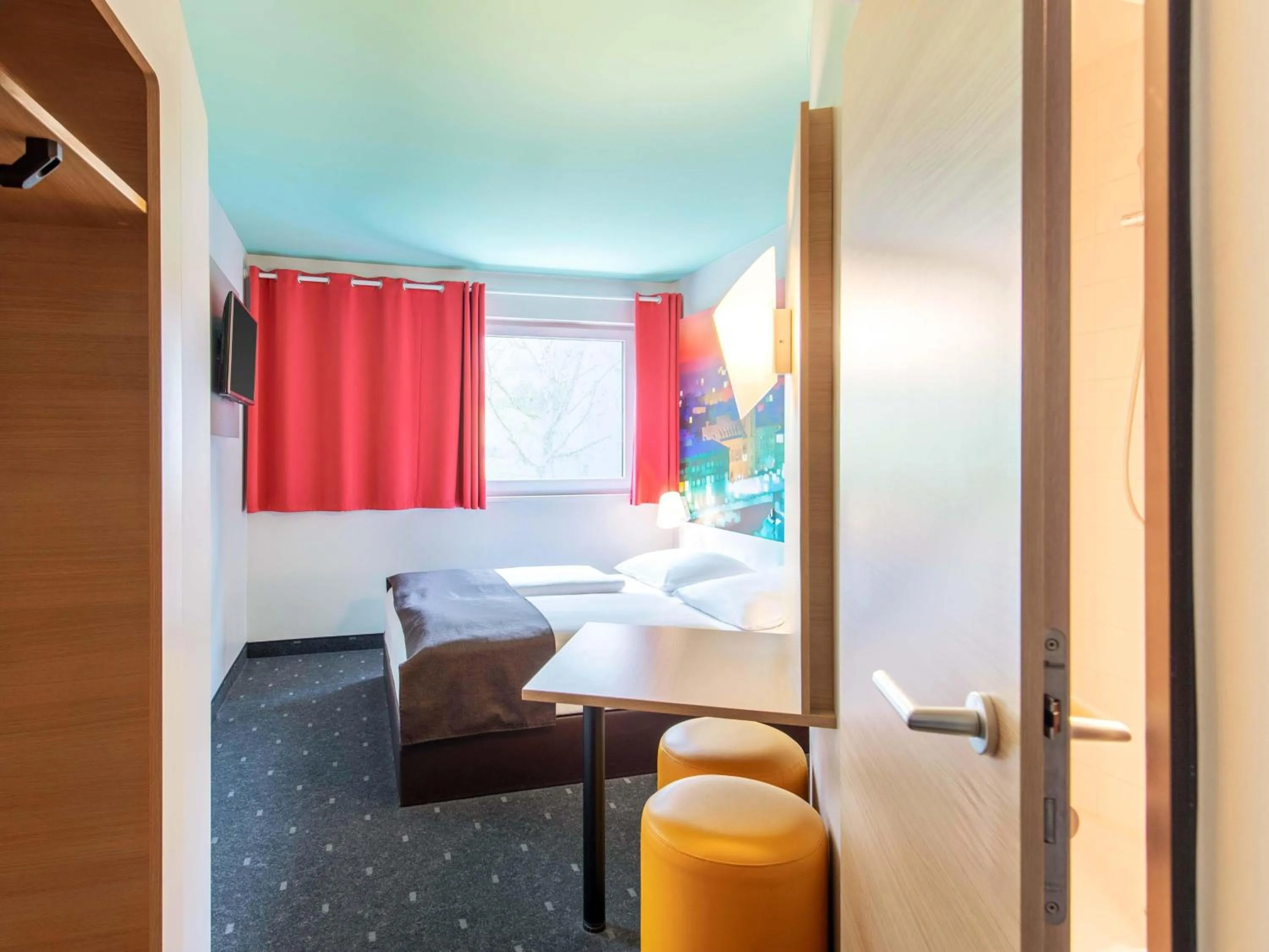 Photo of the whole room, Bed in B&B Hotel Passau