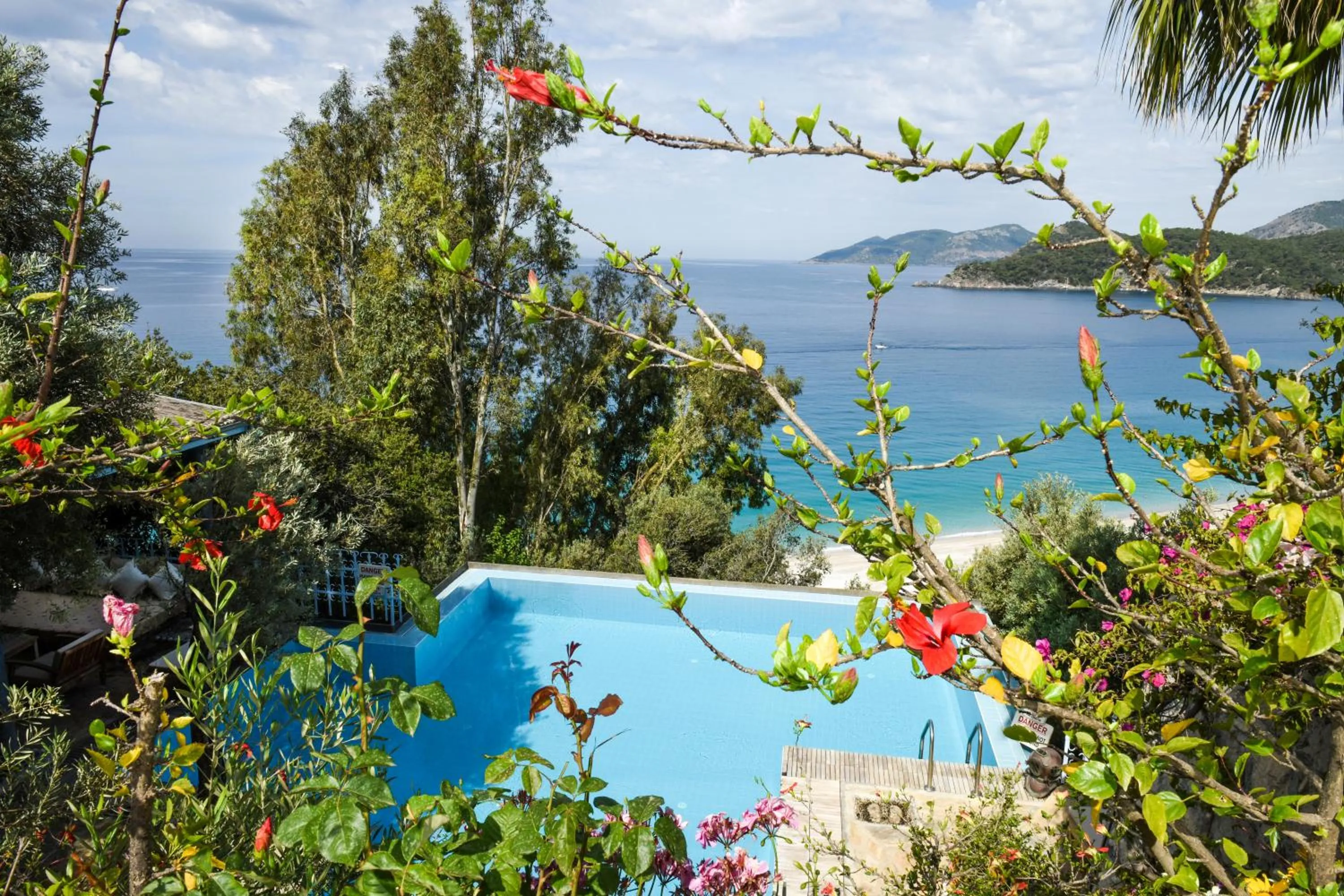 Swimming pool in Beyaz Yunus Hotel - Adult Only