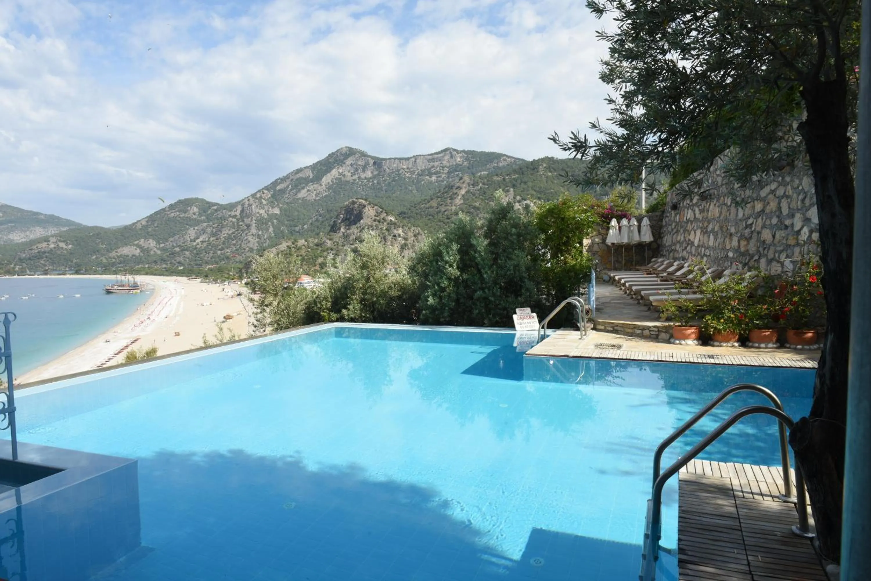 Swimming pool in Beyaz Yunus Hotel - Adult Only