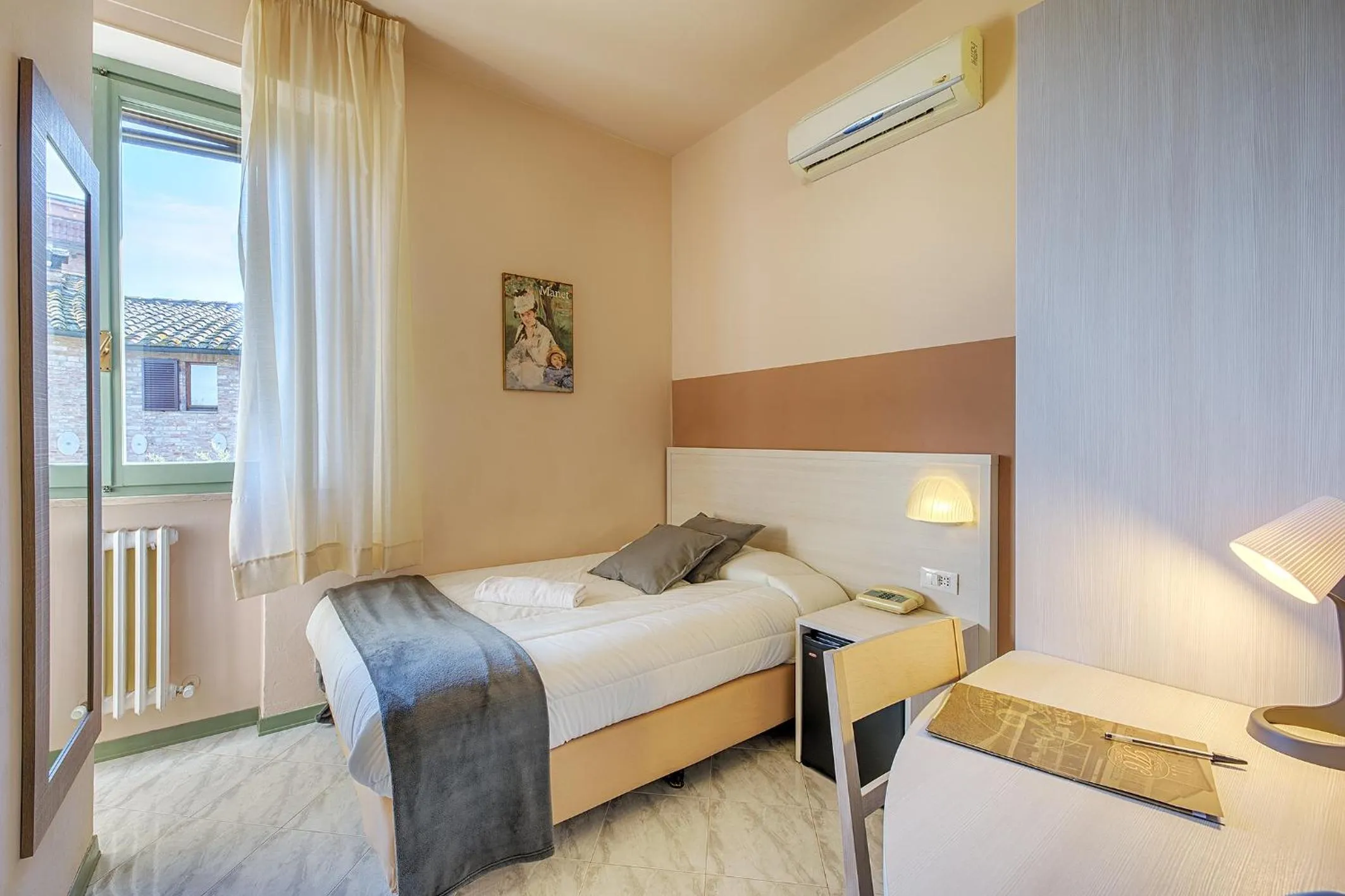 Photo of the whole room, Bed in Hotel Castello