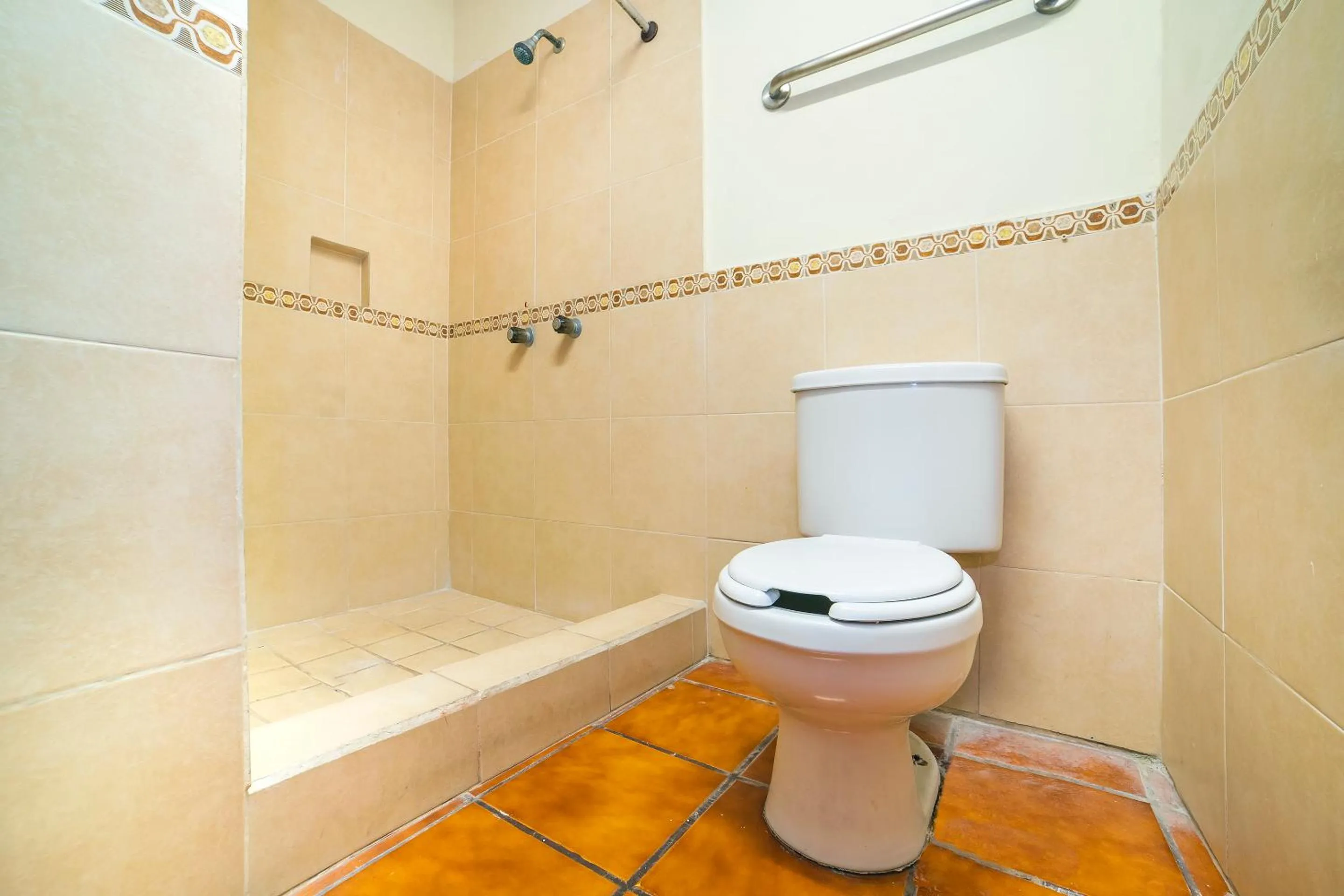 Bathroom in Capital O Hotel Casa Blanca