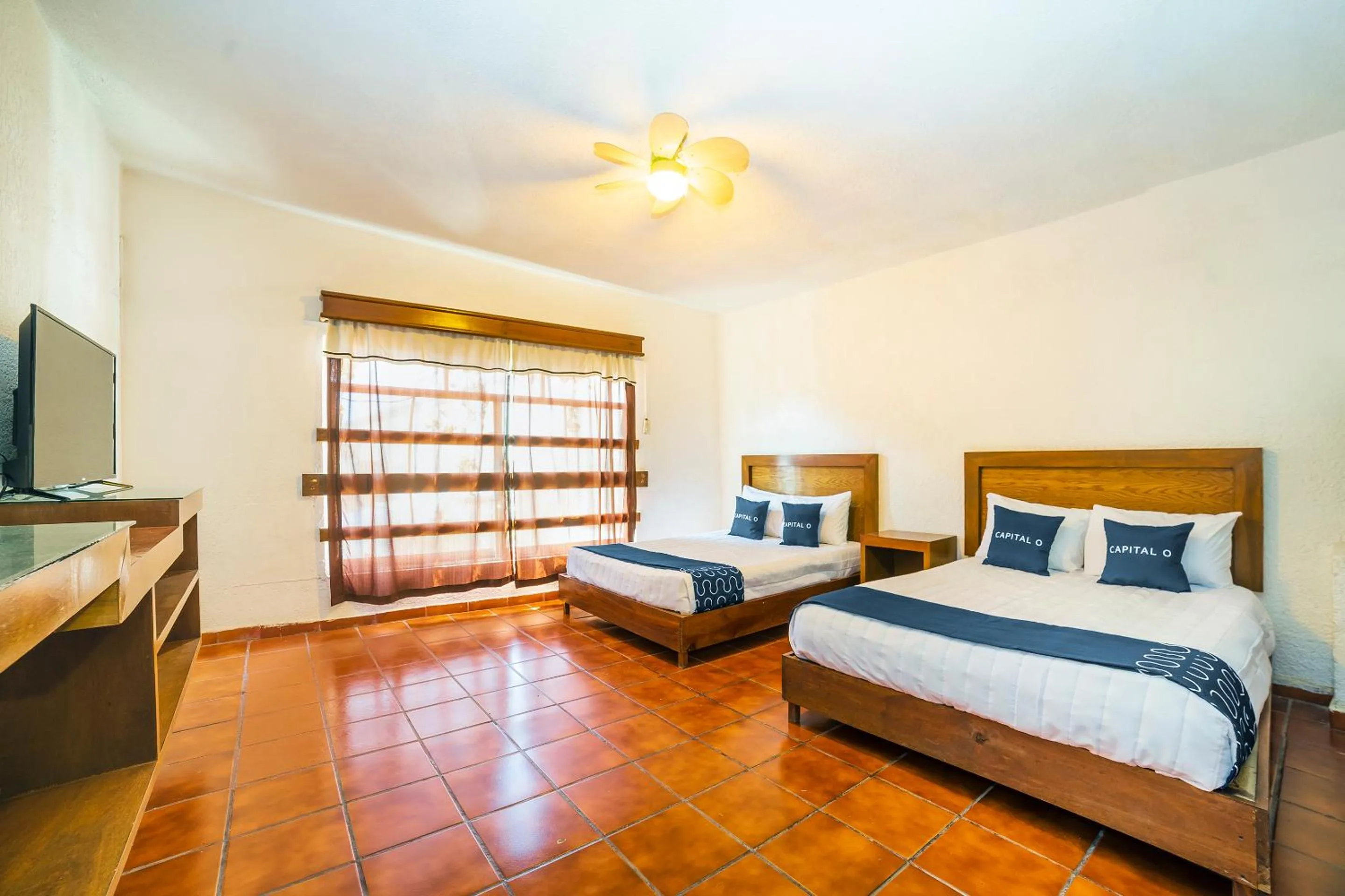 Bedroom, Bed in Capital O Hotel Casa Blanca