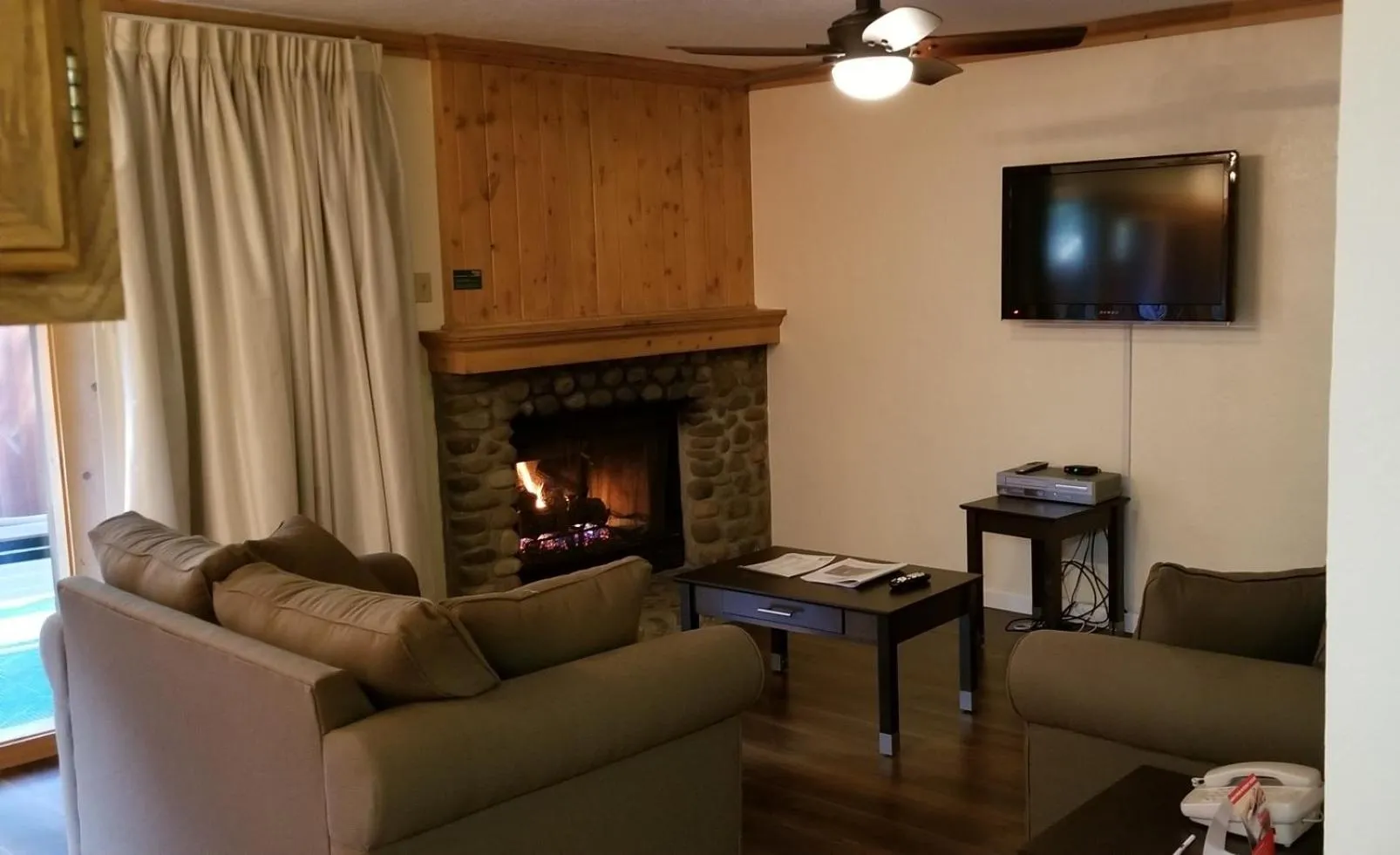 TV and multimedia in North Lake Lodges & Villas