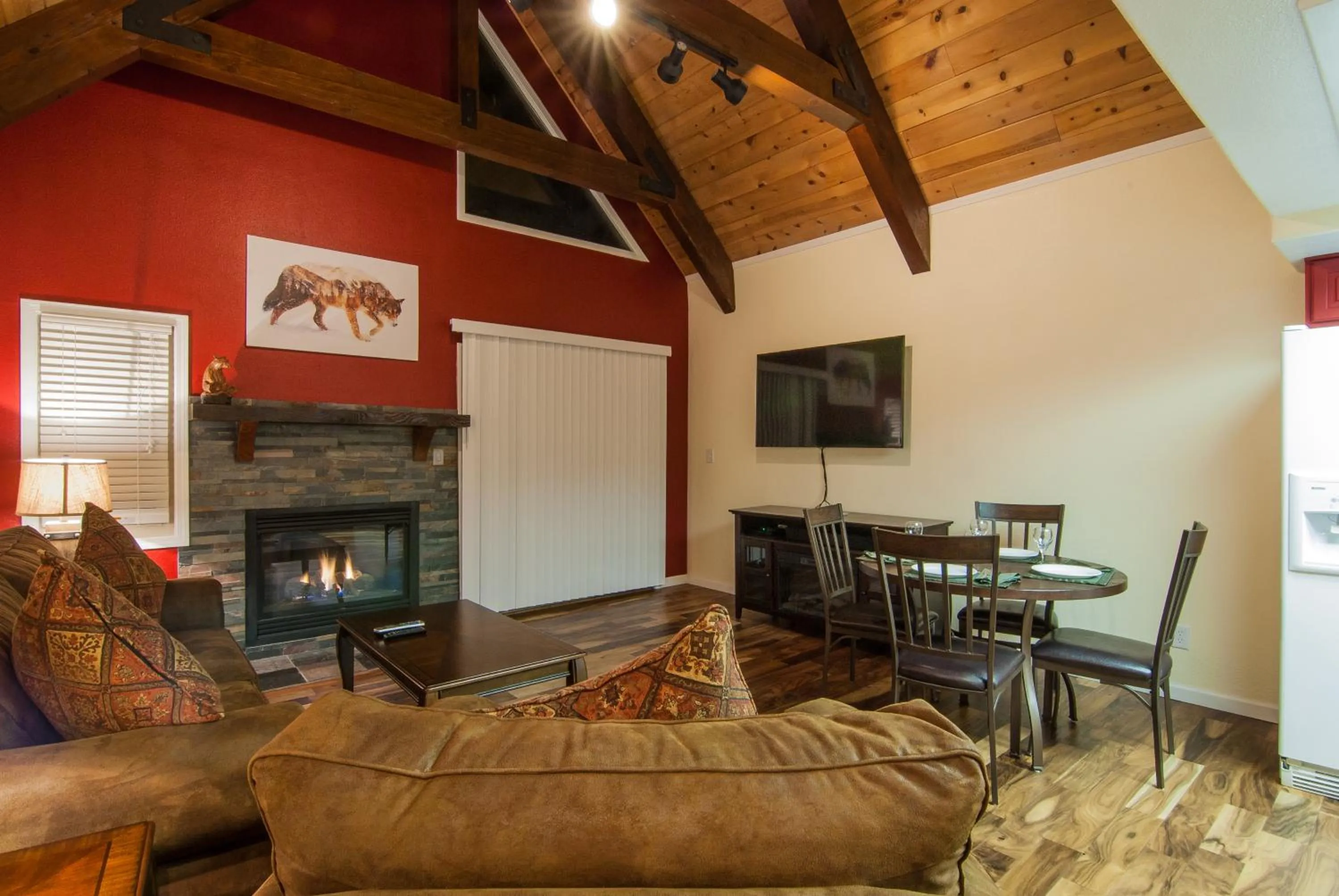 TV and multimedia in North Lake Lodges & Villas