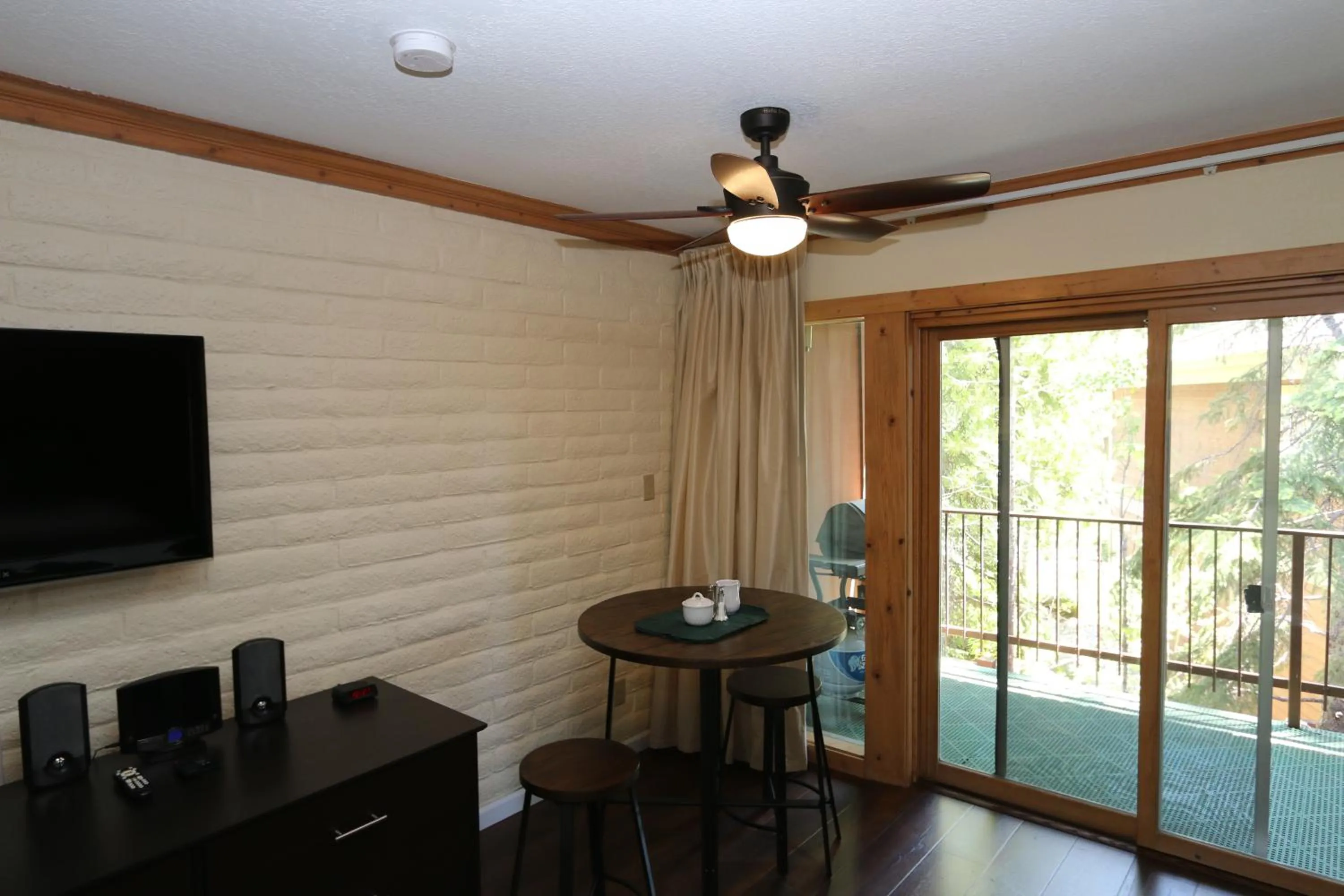 TV and multimedia in North Lake Lodges & Villas