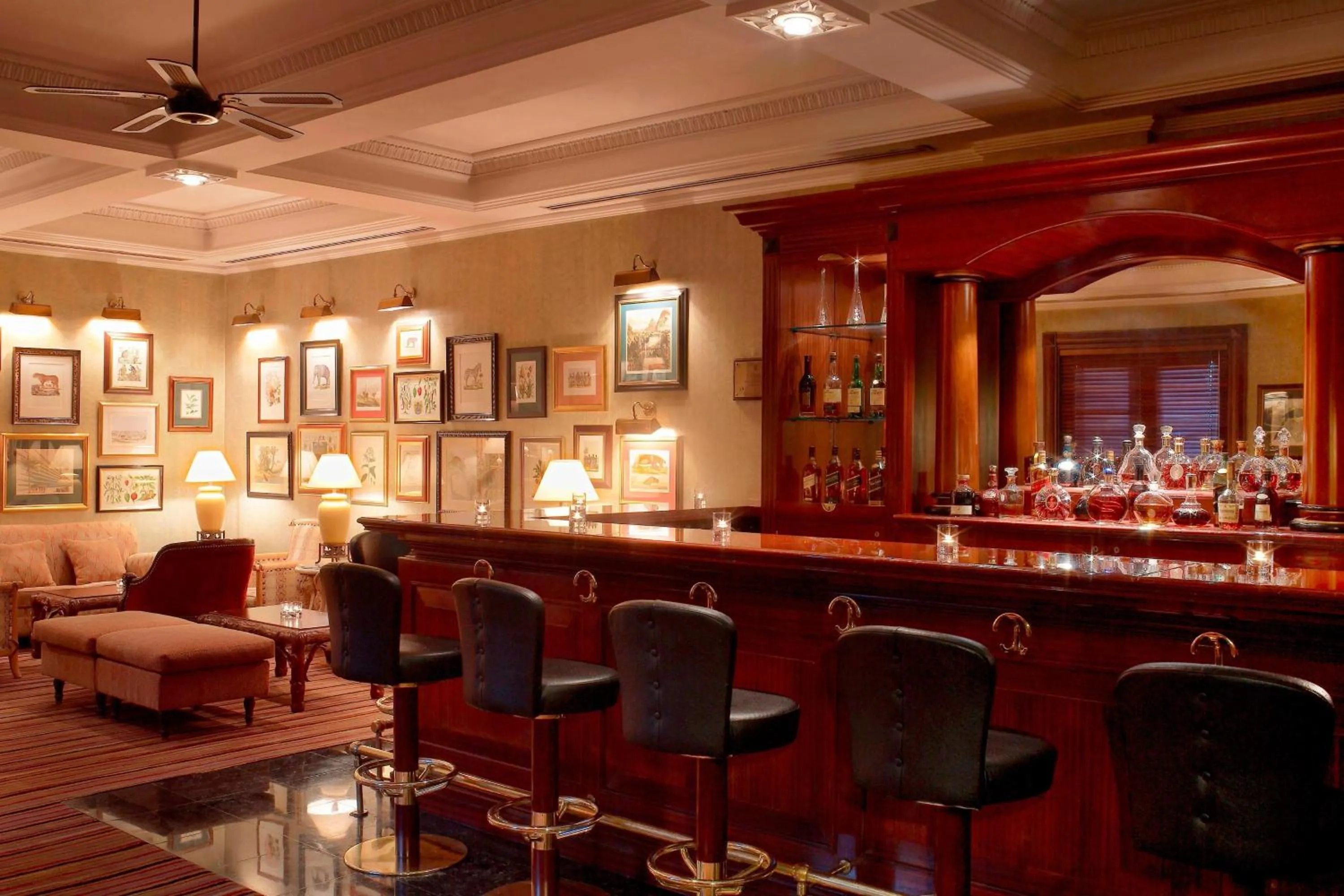 Lounge or bar in Sheraton Addis, a Luxury Collection Hotel, Addis Ababa